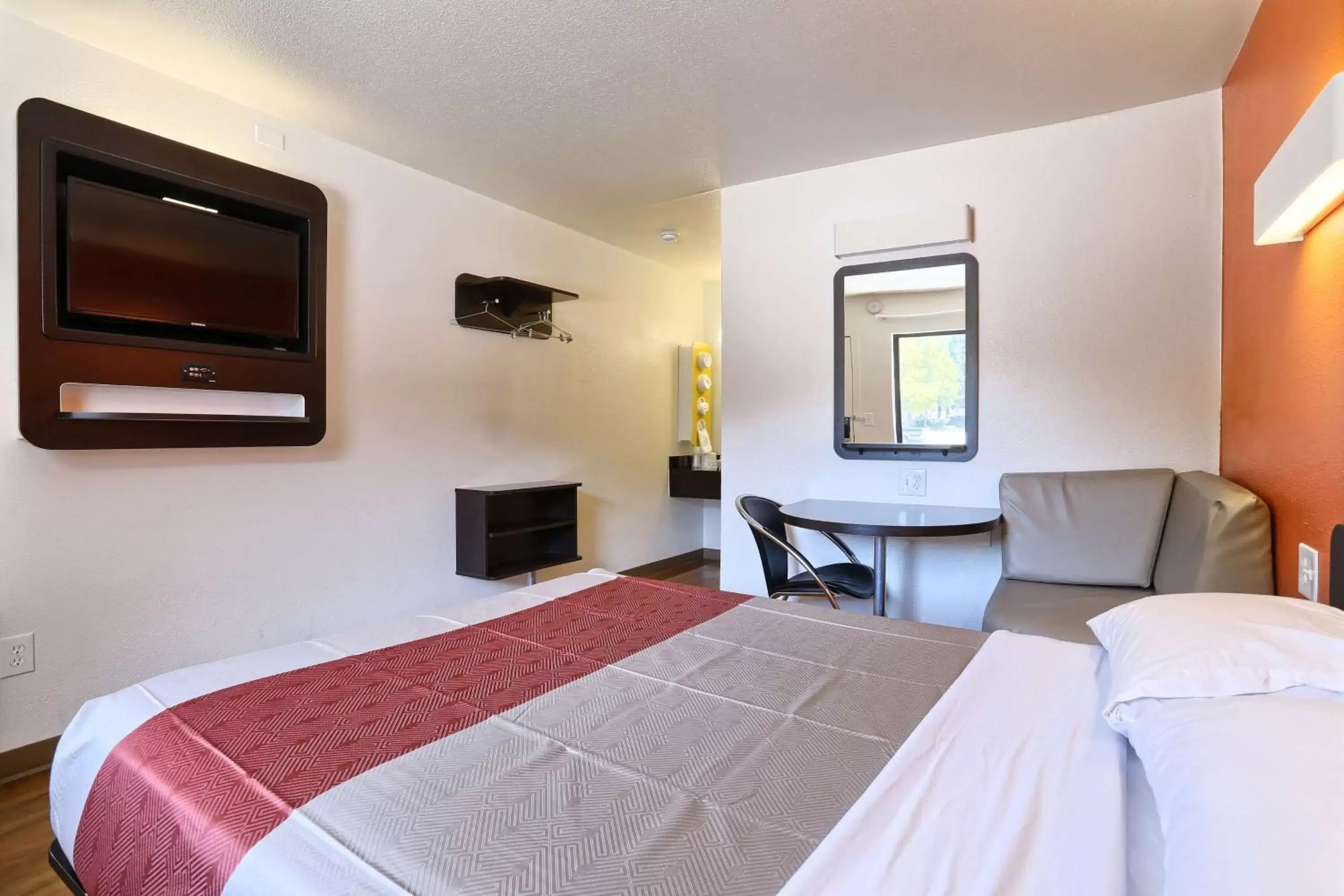 Bathroom, Bed in Motel 6-Walnut Creek, CA