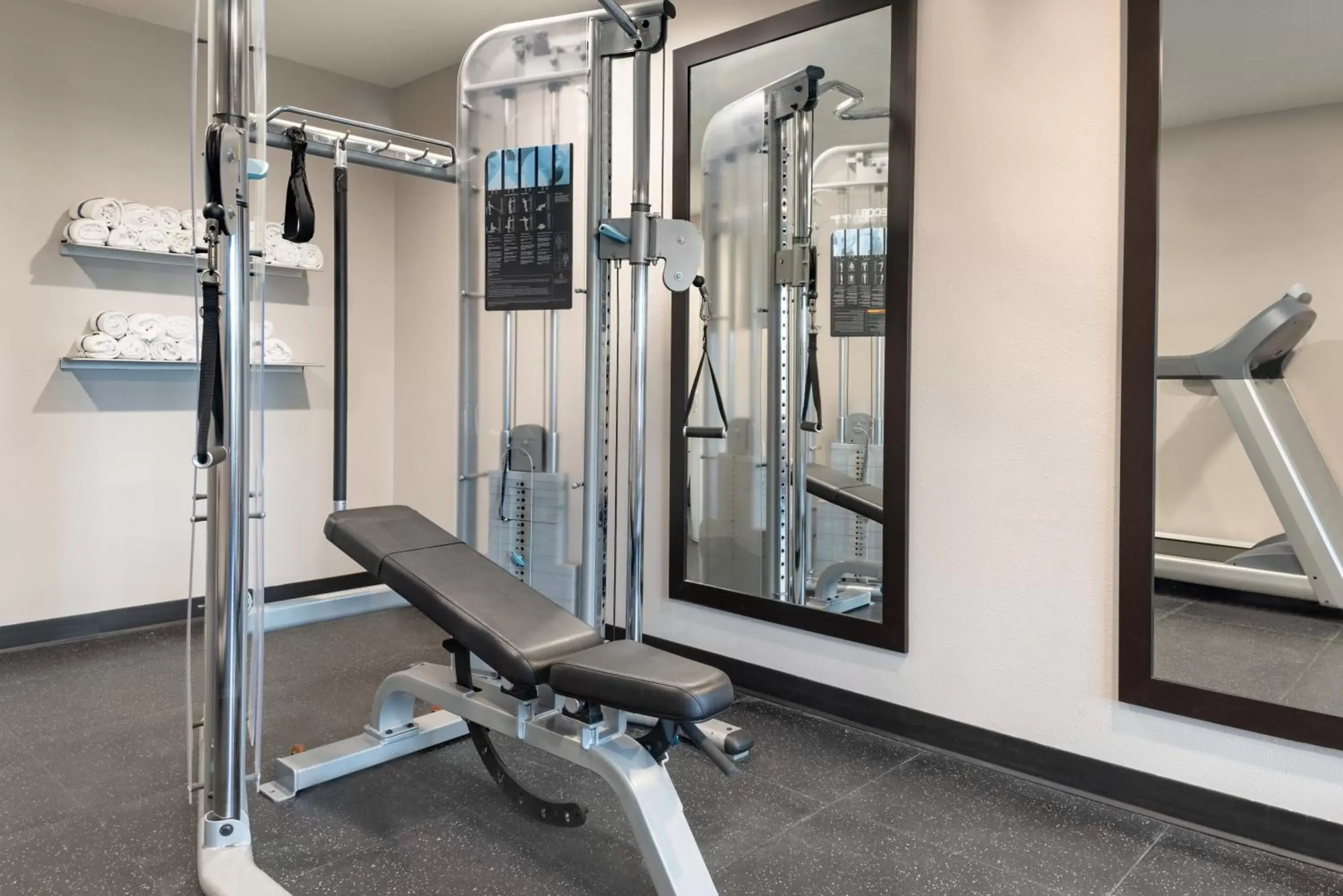 Fitness centre/facilities, Fitness Center/Facilities in Country Inn & Suites by Radisson, Pella, IA