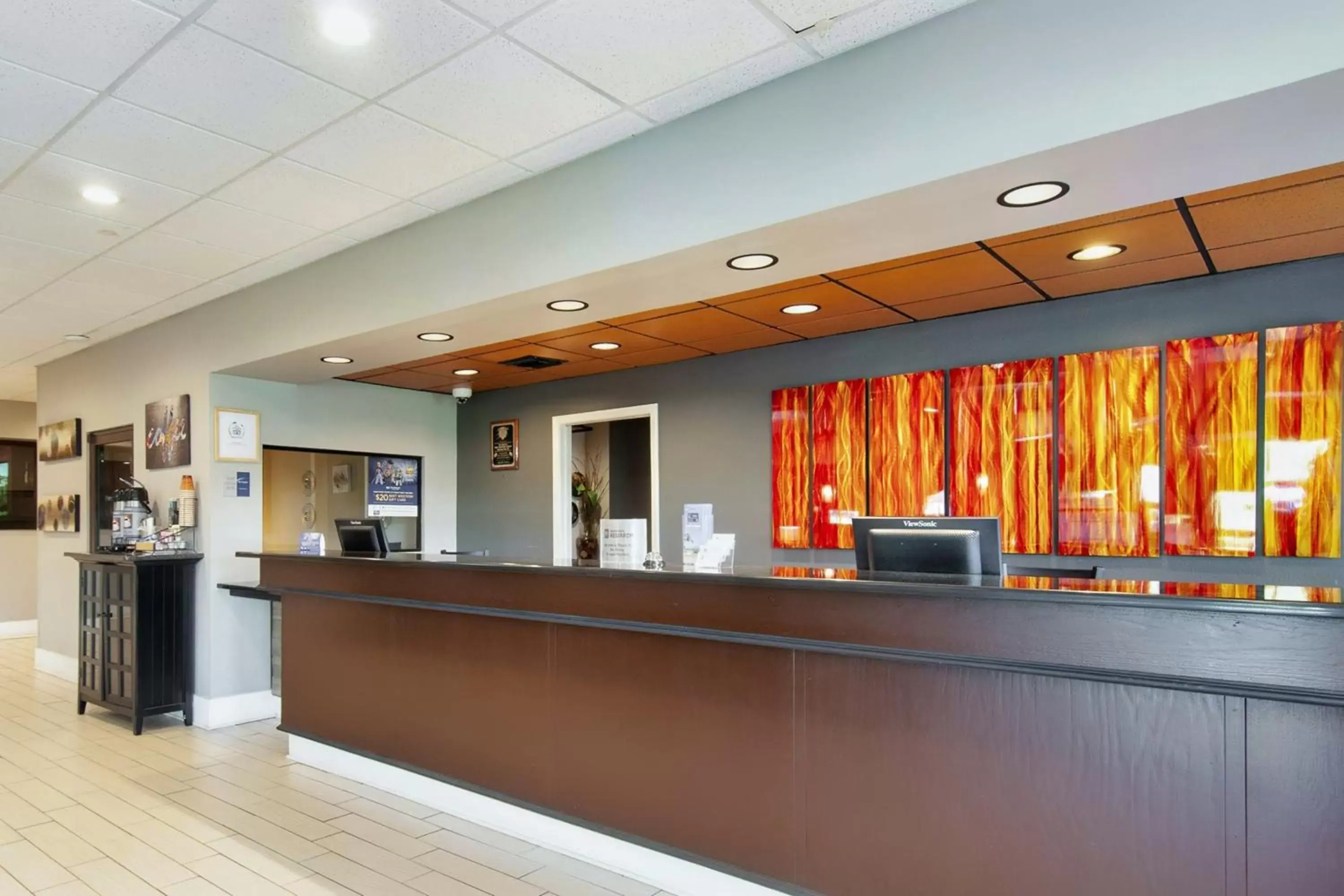 Lobby or reception, Lobby/Reception in Days Inn & Suites by Wyndham Johnson City