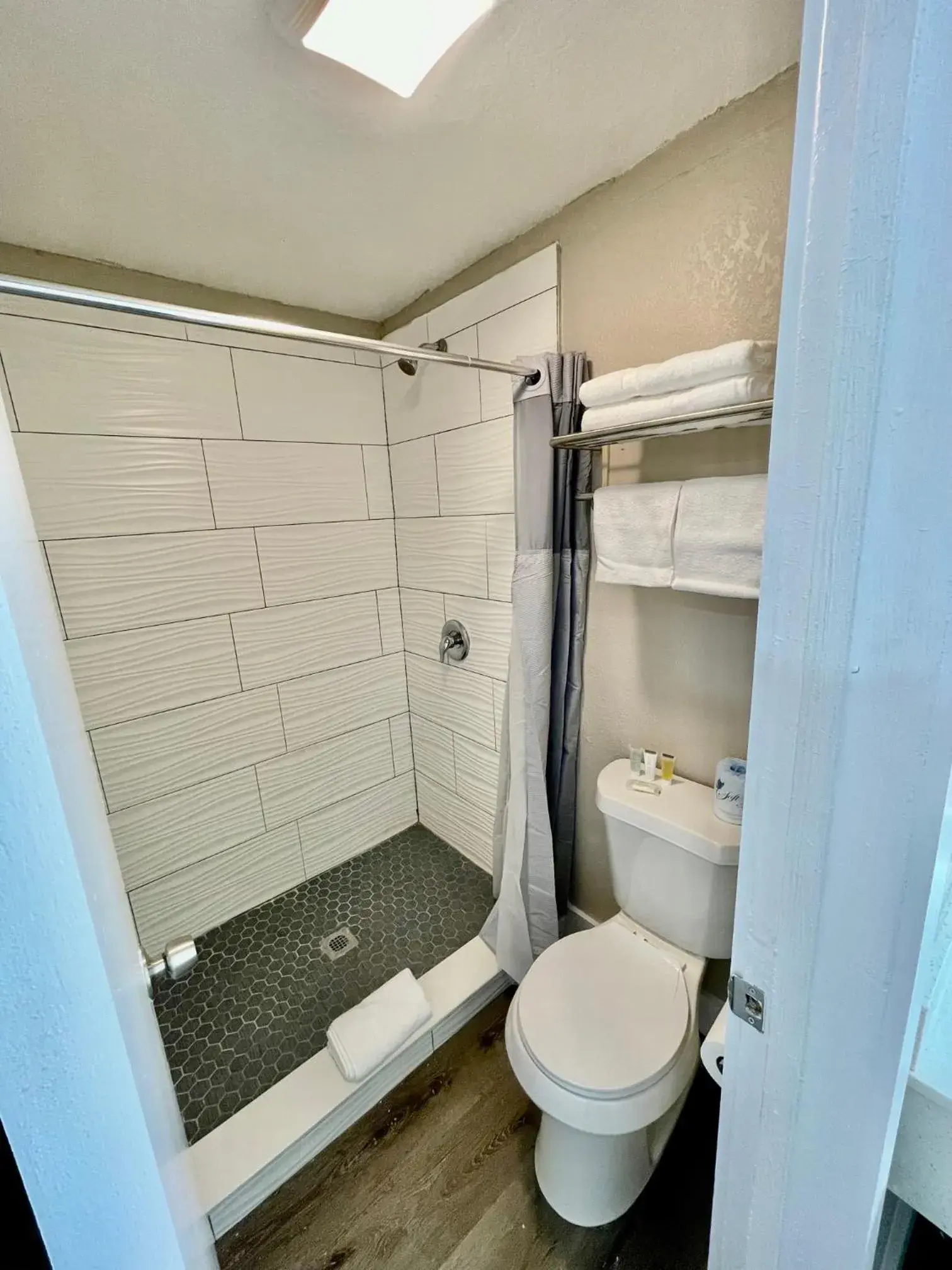 Shower, Bathroom in Super 8 by Wyndham Kissimmee-Orlando