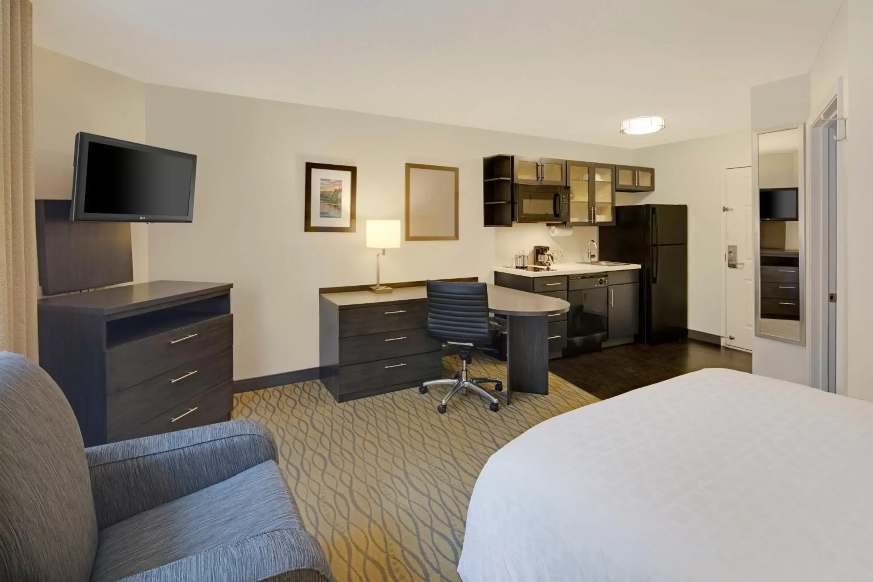 Photo of the whole room, TV/Entertainment Center in Candlewood Suites Rogers-Bentonville, an IHG Hotel