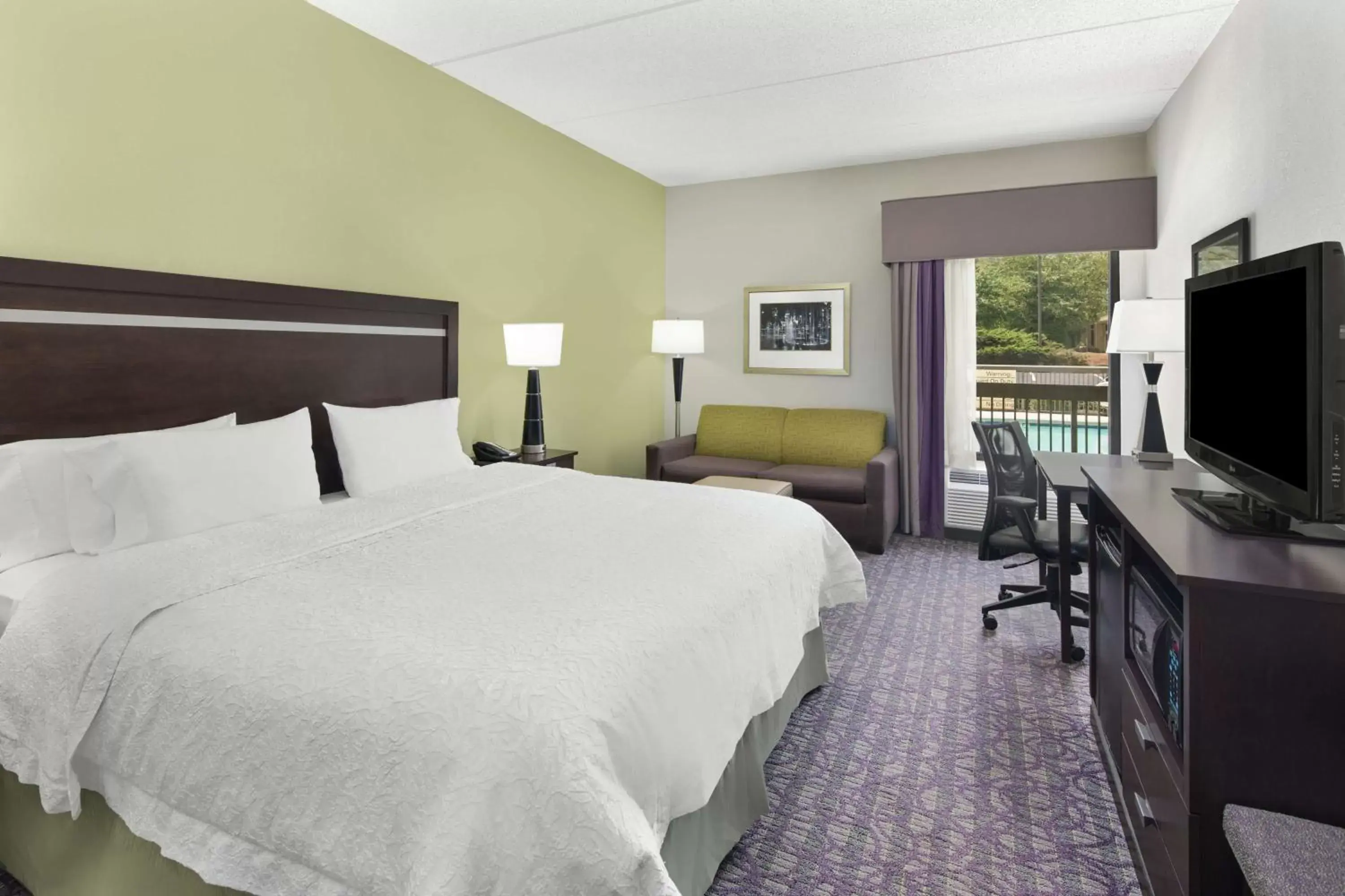 Bed in Hampton Inn Atlanta-Town Center/Kennesaw