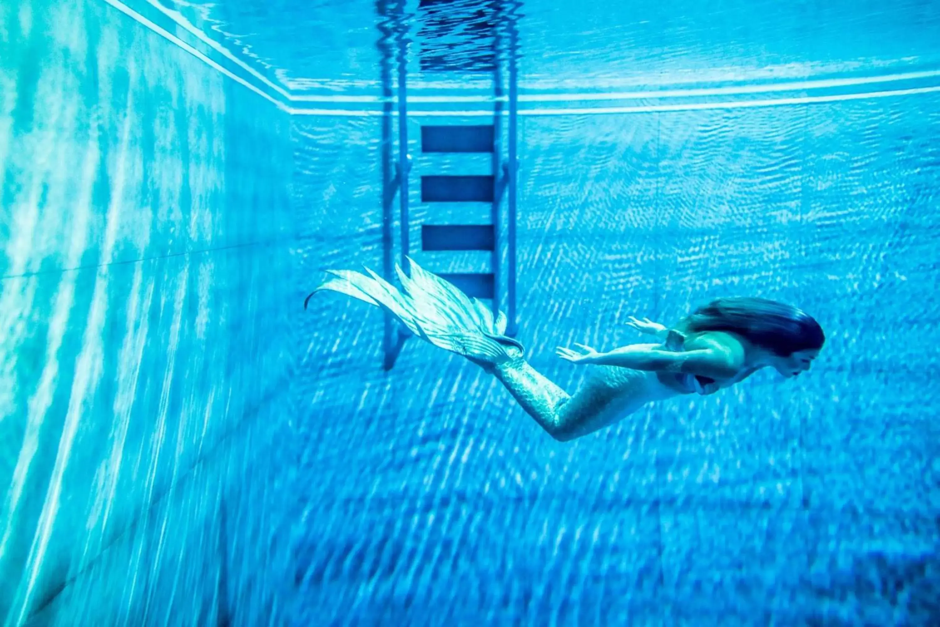 Swimming Pool in JW Marriott Hotel Singapore South Beach