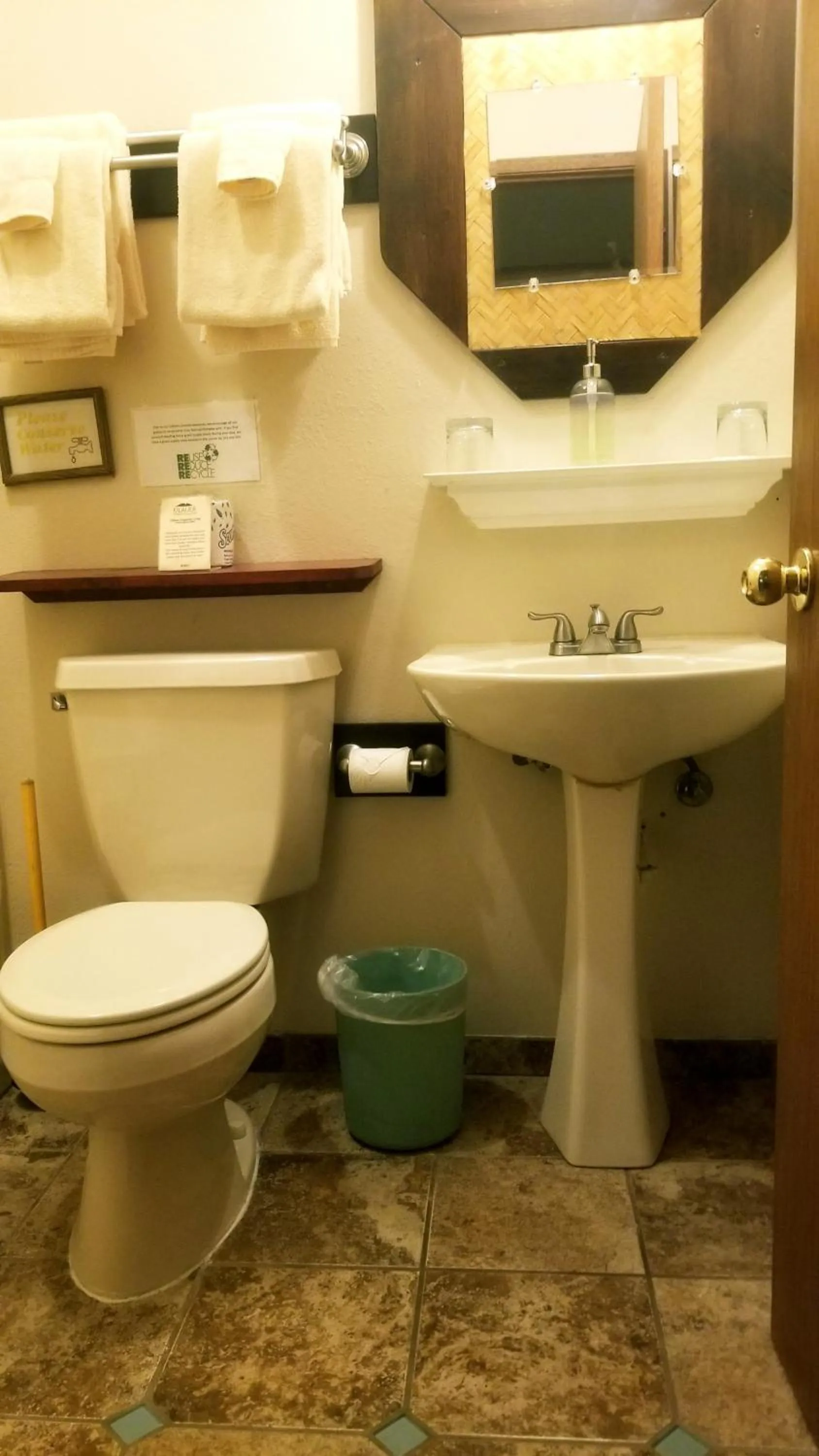 Bathroom in Lokahi Lodge