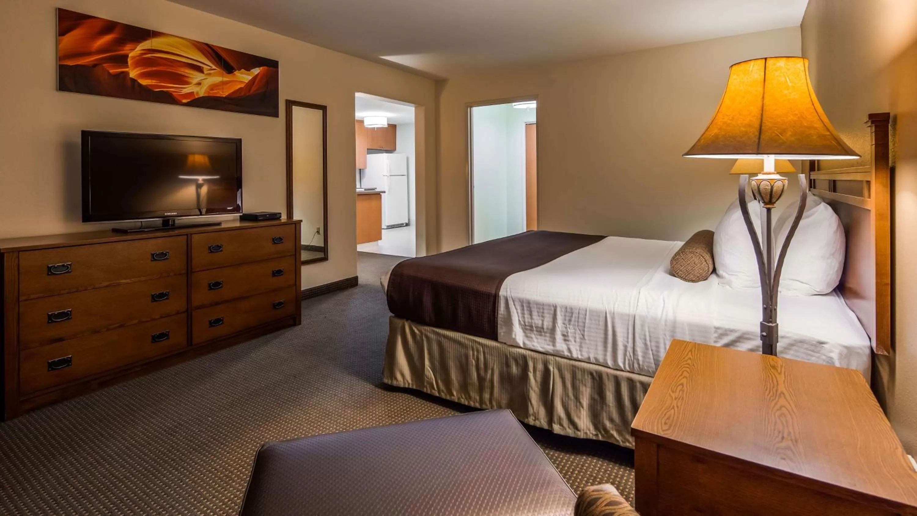 Photo of the whole room, Bed in Best Western Rose Quartz Inn