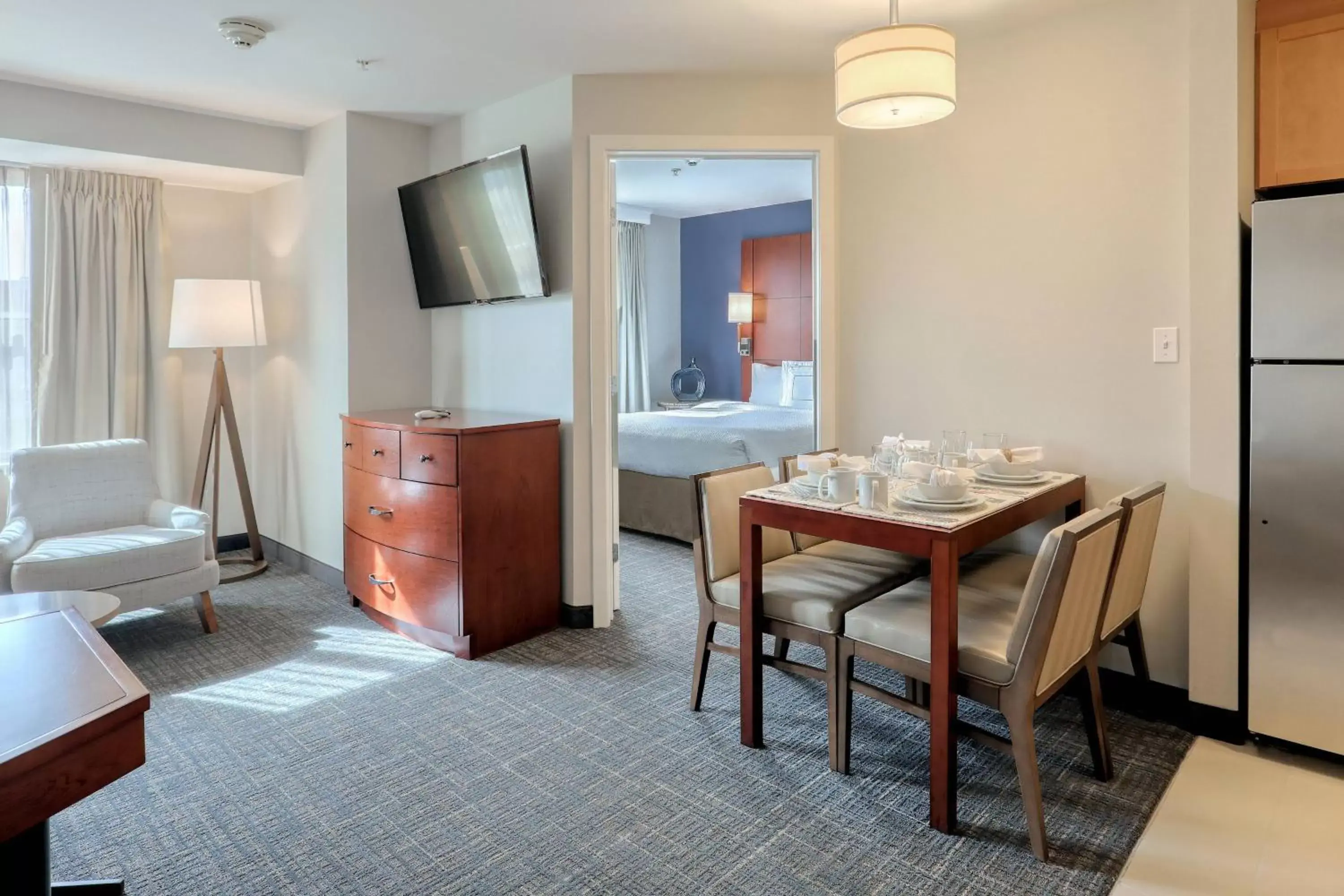 Bedroom, Dining Area in Residence Inn by Marriott Woodbridge Edison/Raritan Center