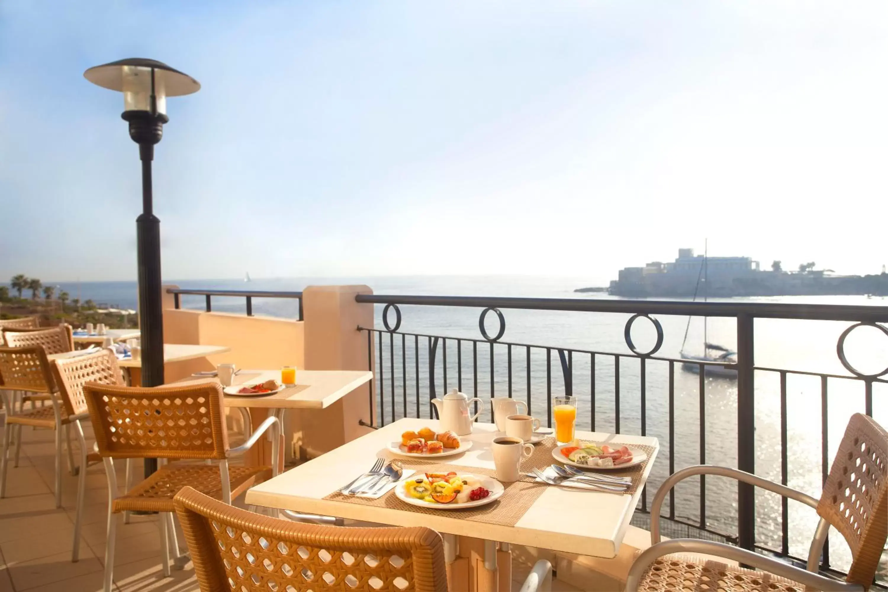 Restaurant/places to eat in Marina Hotel Corinthia Beach Resort Malta