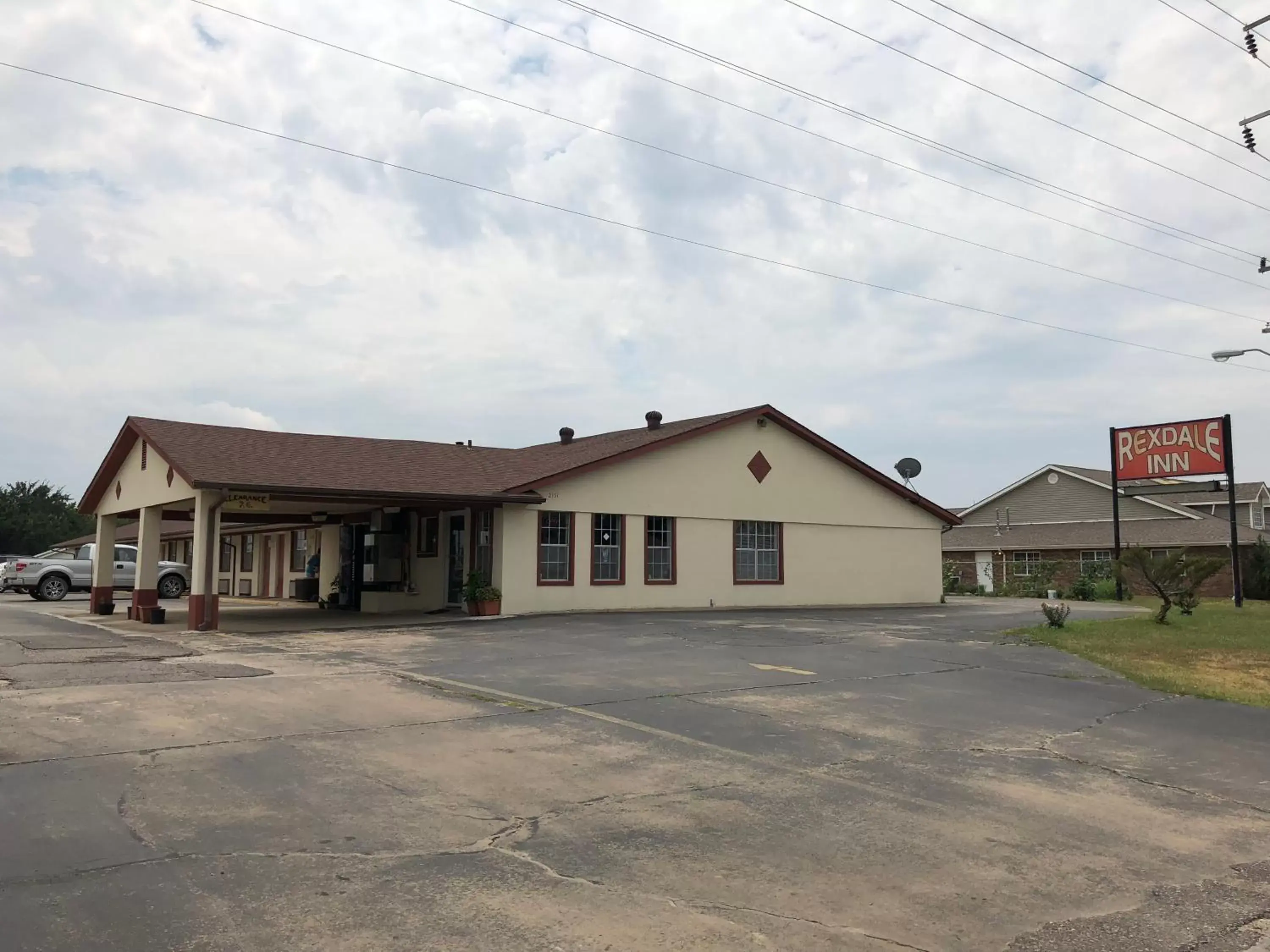 Facade/entrance, Property Building in Rexdale Inn