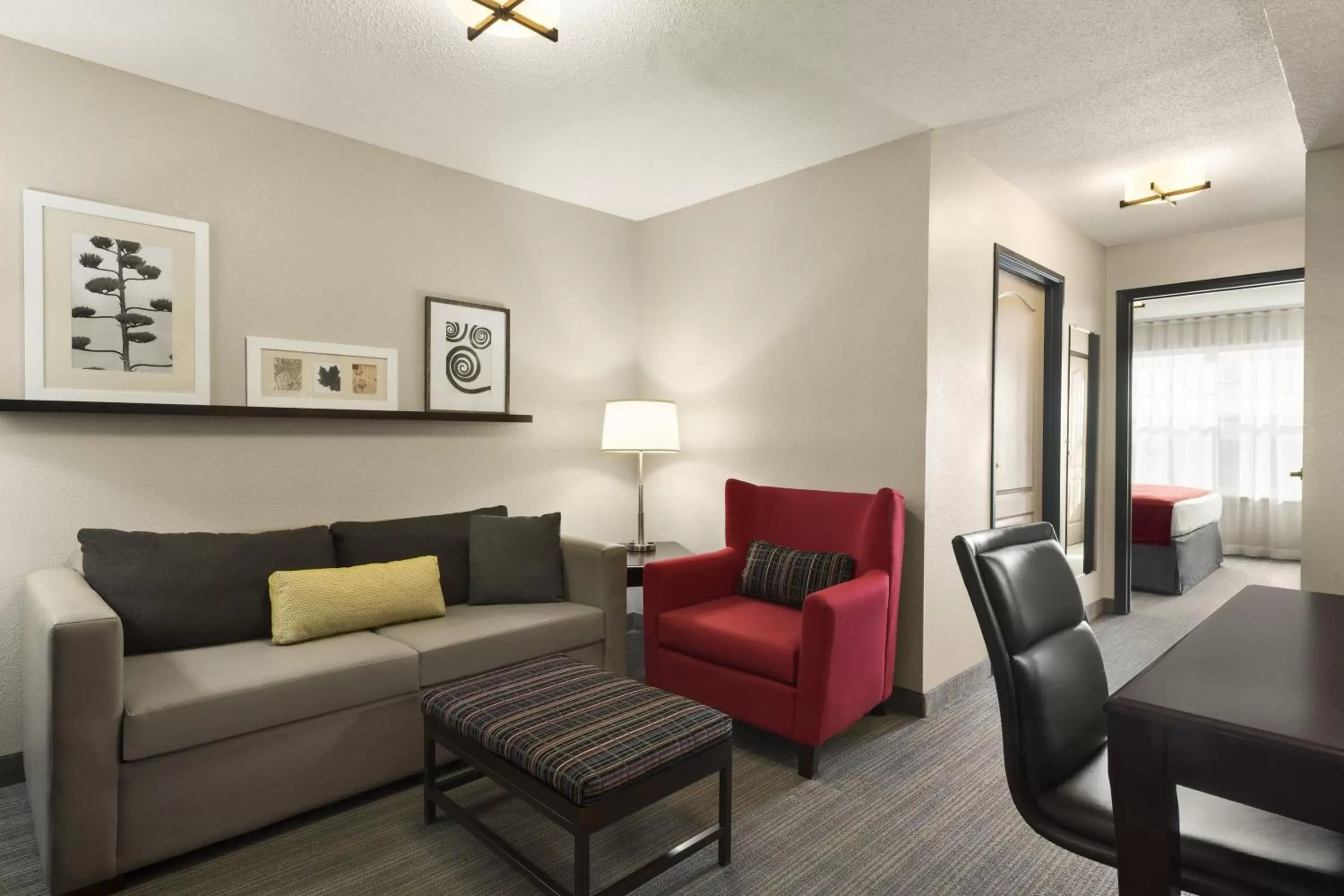 Photo of the whole room, Seating Area in Country Inn & Suites by Radisson, Kansas City at Village West, KS