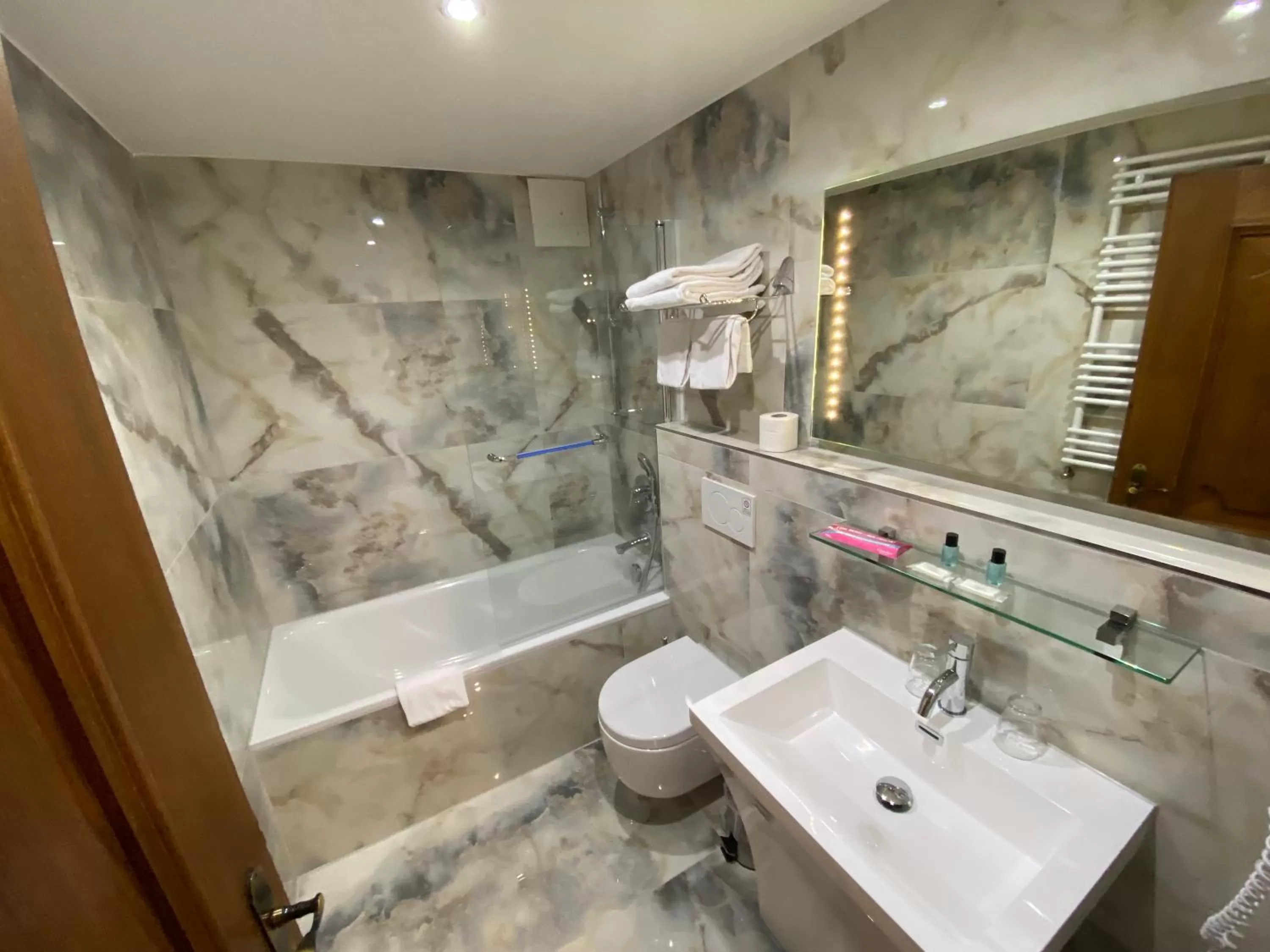 Bathroom in Atlas Posthotel