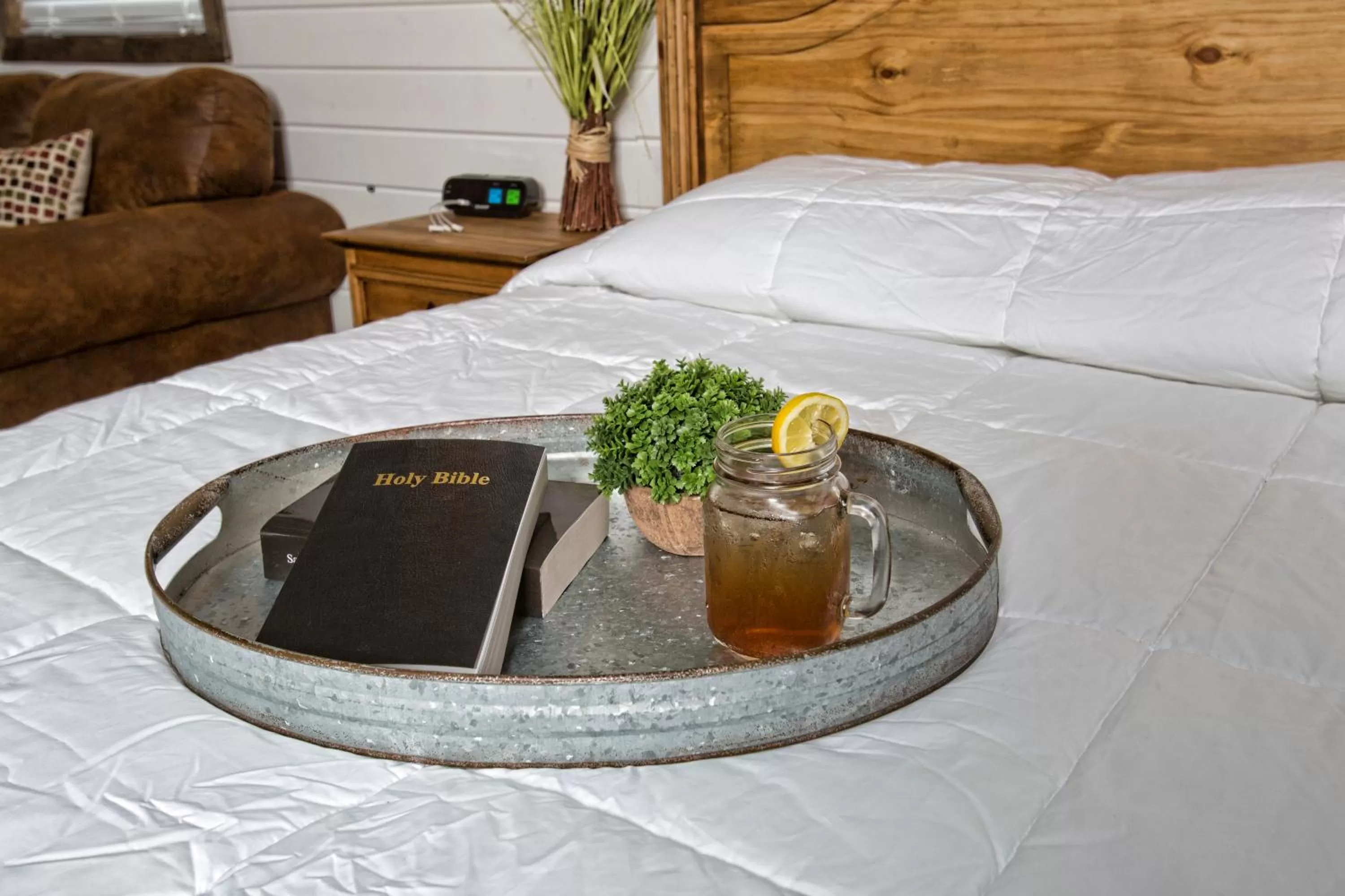 Decorative detail, Bed in Stateline Cabin