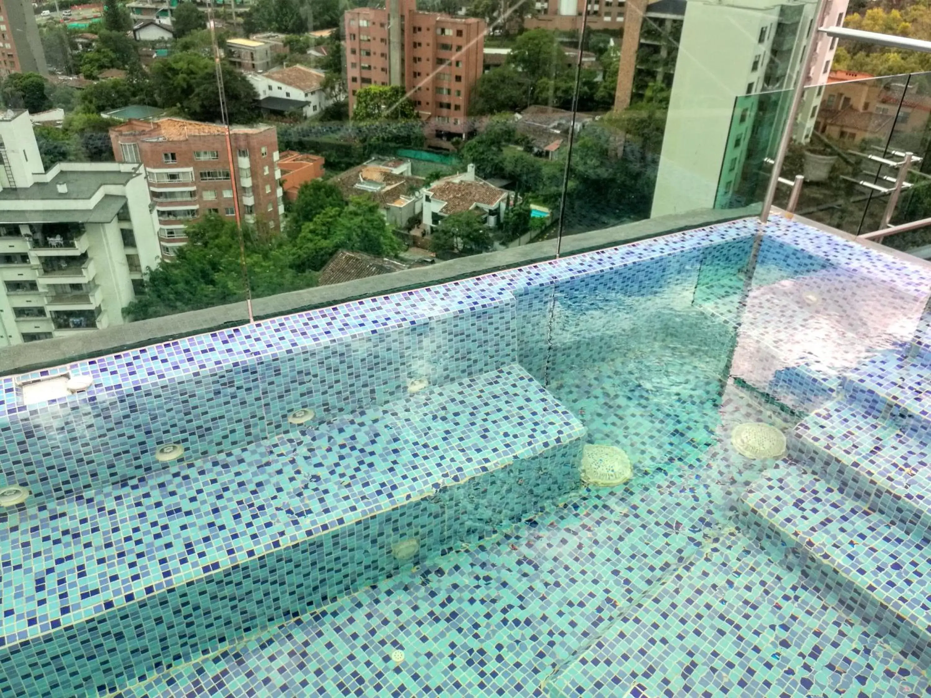 Solarium, Swimming Pool in Café Hotel Medellín
