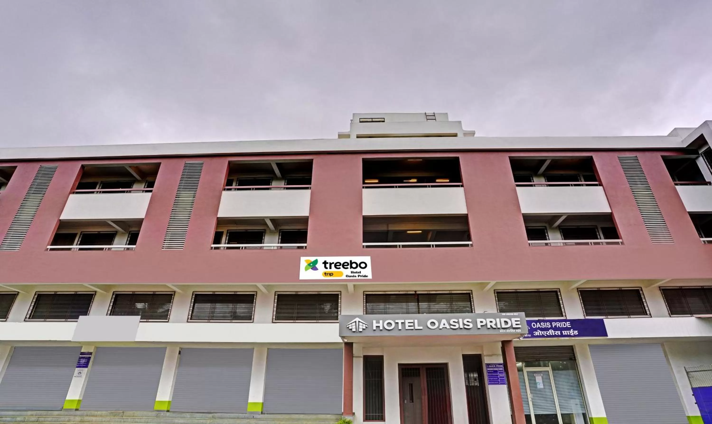 Property building in Itsy Hotels Oasis Pride