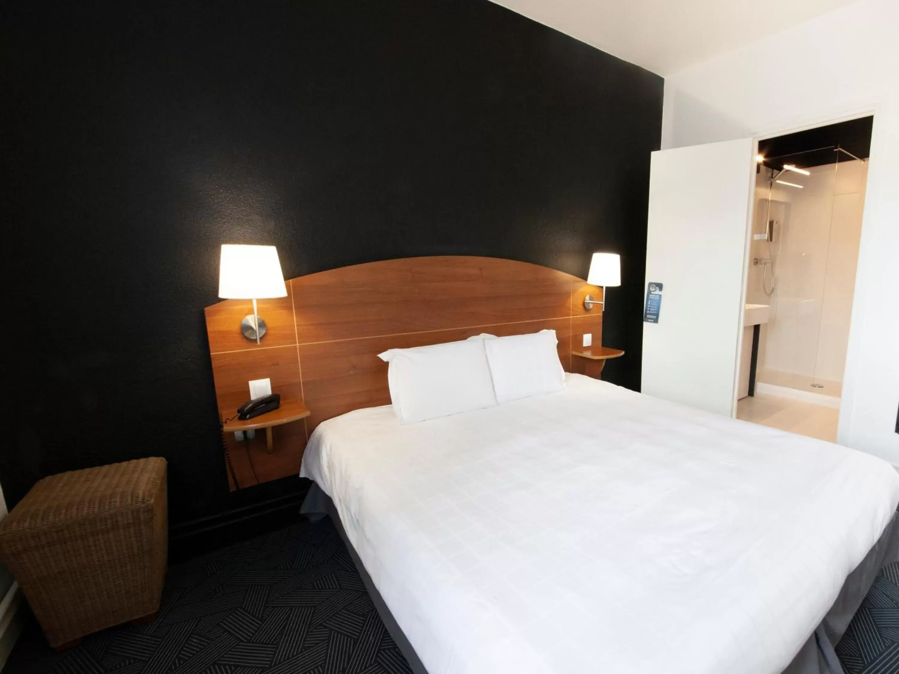 Superior Double Room in Kyriad Hotel Clermont Ferrand Centre Superior Double Room in Kyriad Hotel Clermont Ferrand Centre