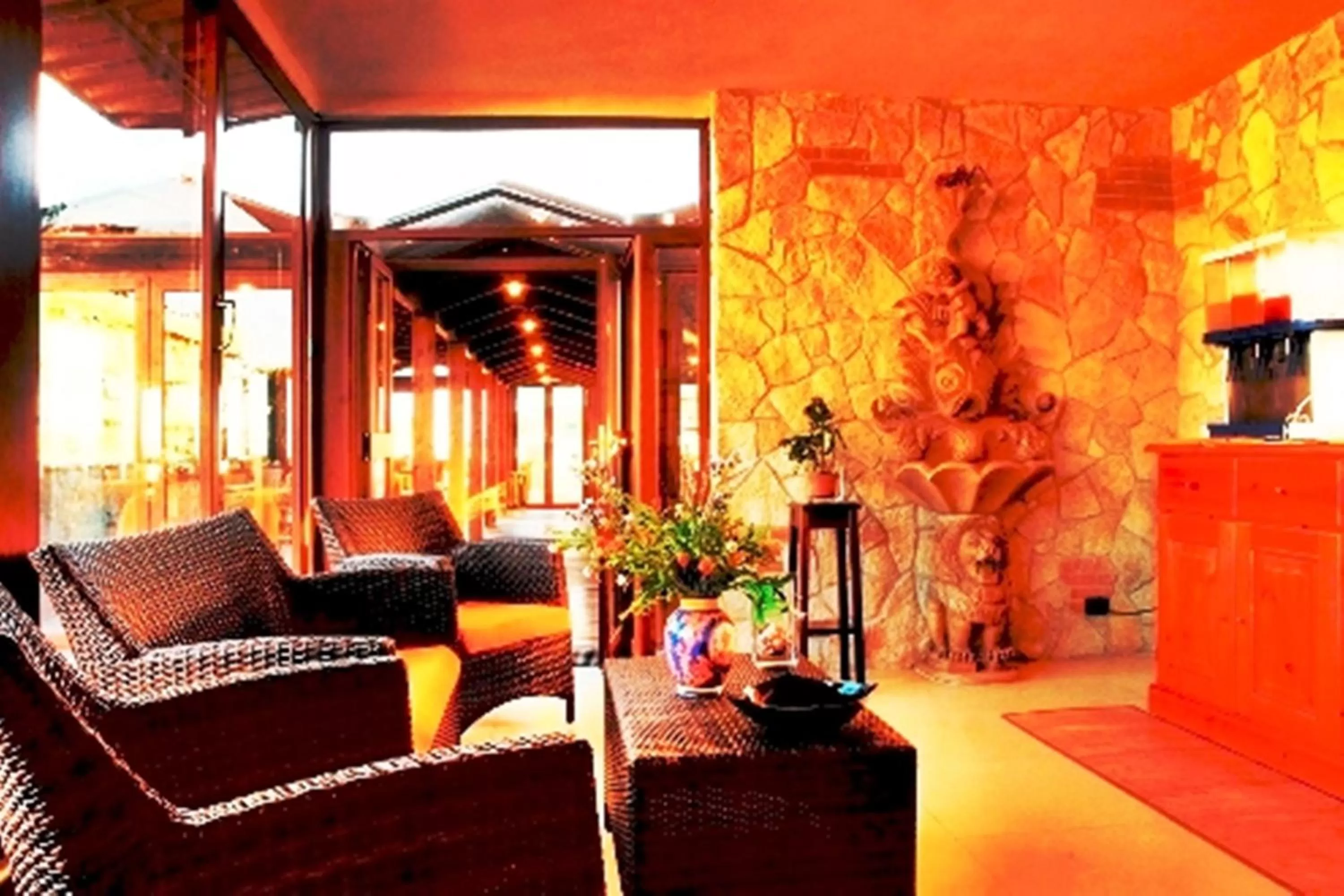 Communal lounge/ TV room in Hotel Eden