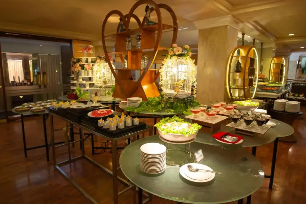 Restaurant/places to eat in Hotel New Saphir Yogyakarta Restaurant/places to eat in Hotel New Saphir Yogyakarta