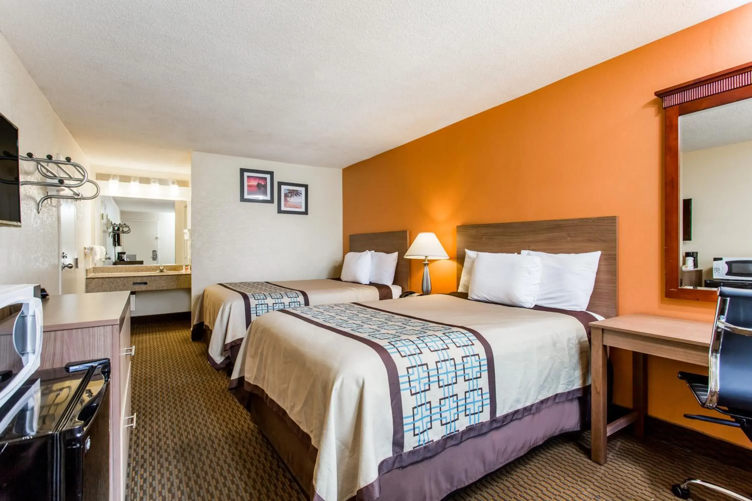 Photo of the whole room, Bed in Days Inn by Wyndham Norfolk Airport