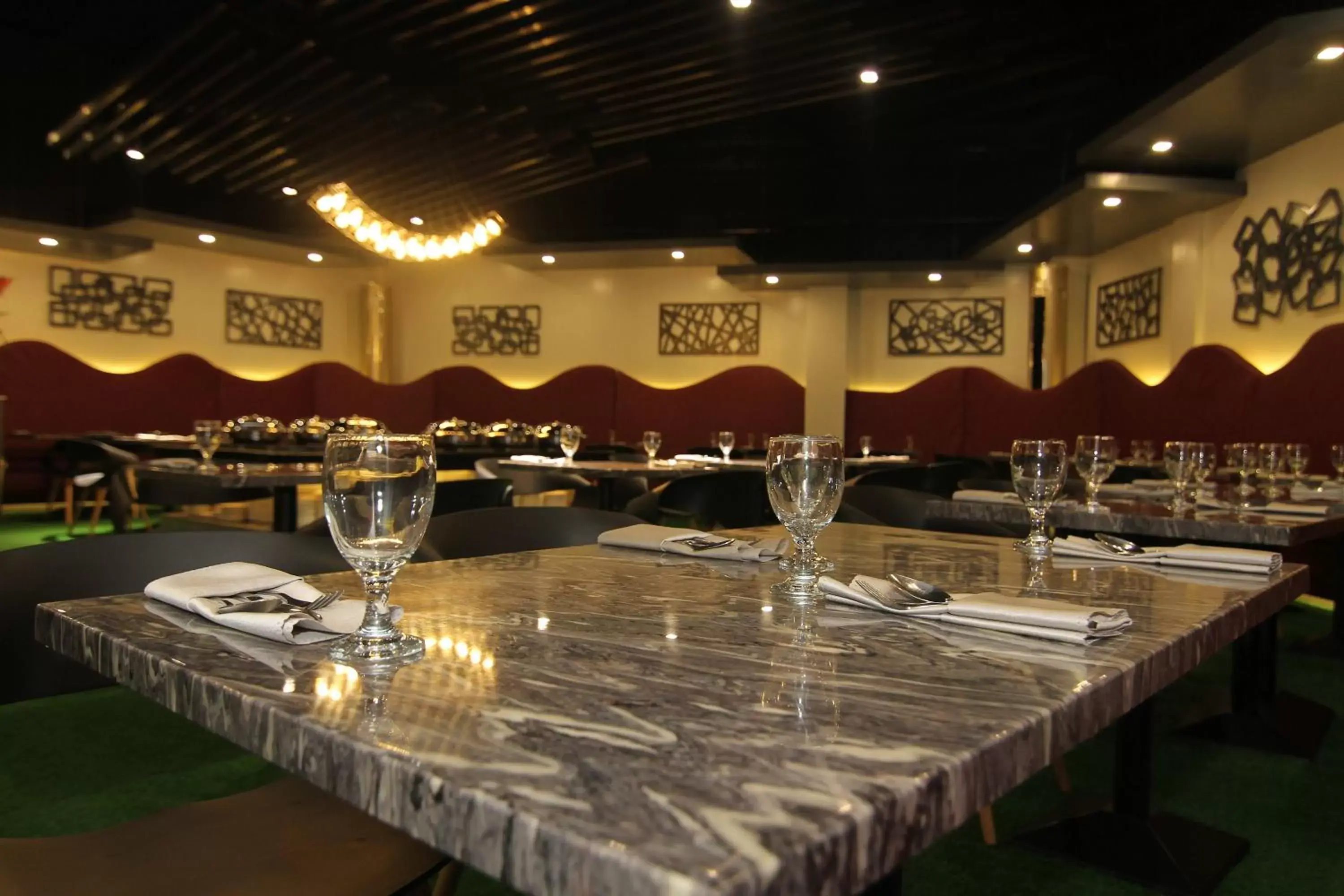 Restaurant/Places to Eat in Eloisa Royal Suites