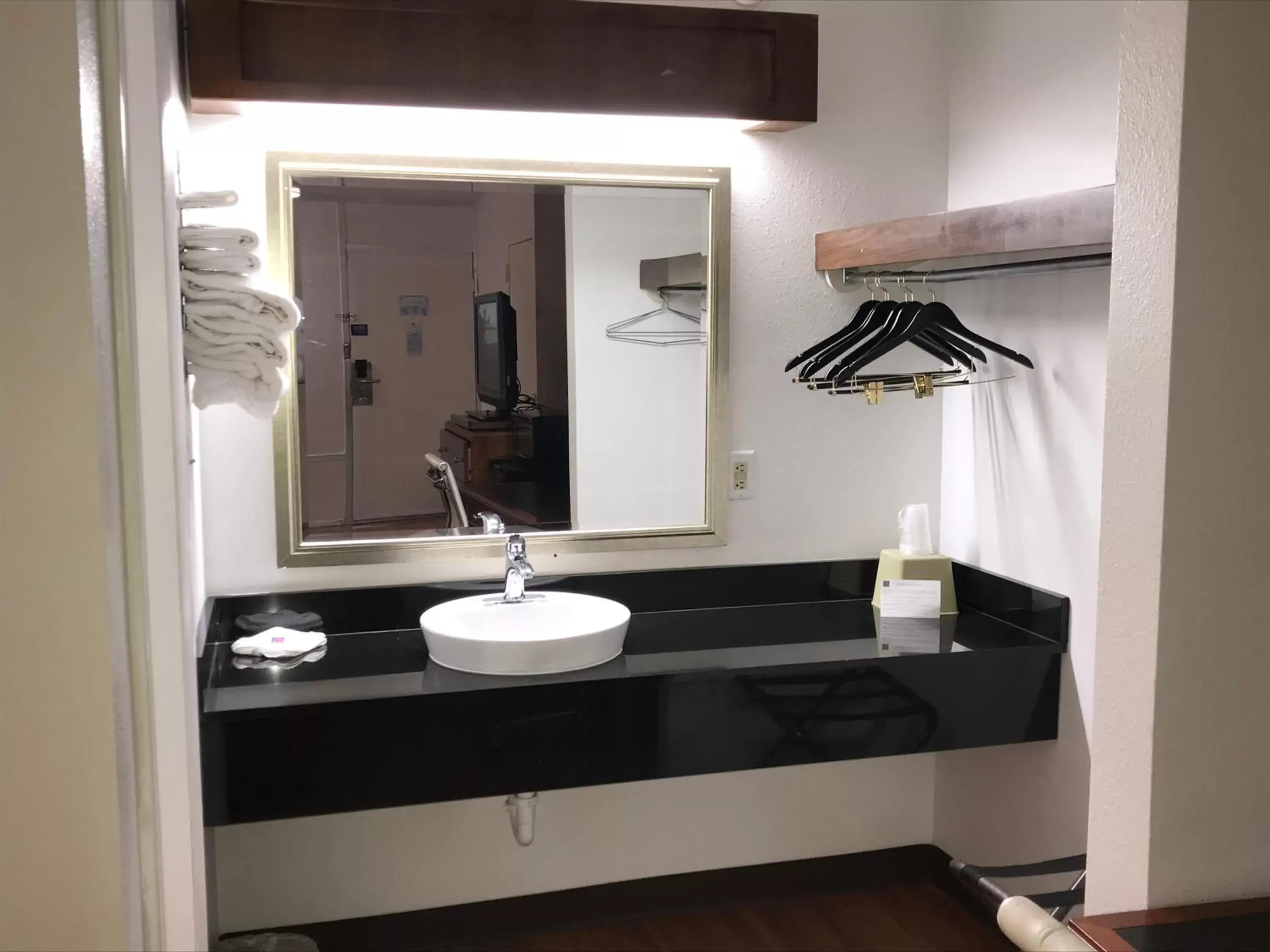 Bathroom in Motel 6-Van Buren, AR