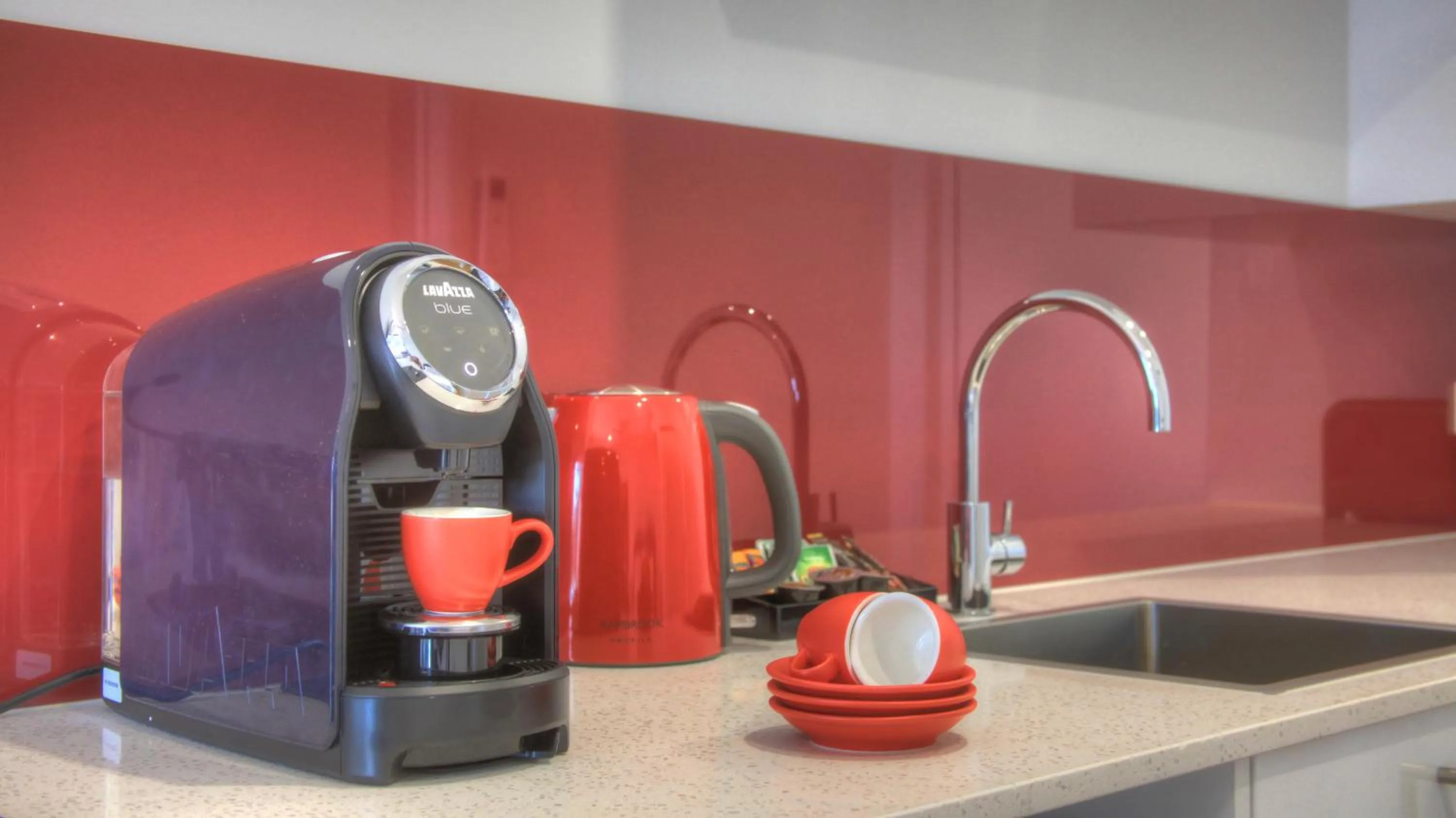 Coffee/tea facilities in Atherton Motel