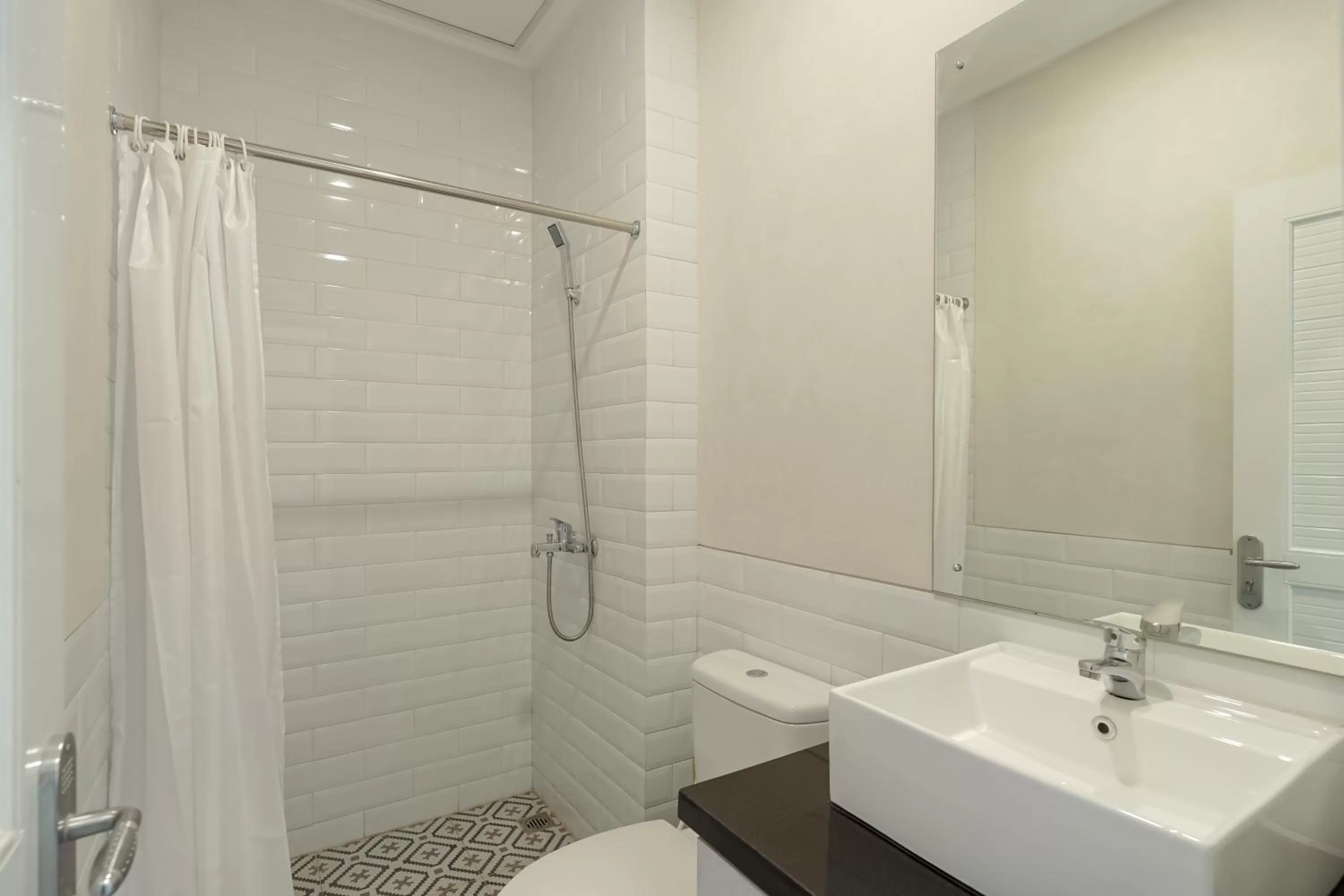 Bathroom in RedDoorz Syariah Plus @ BSD City