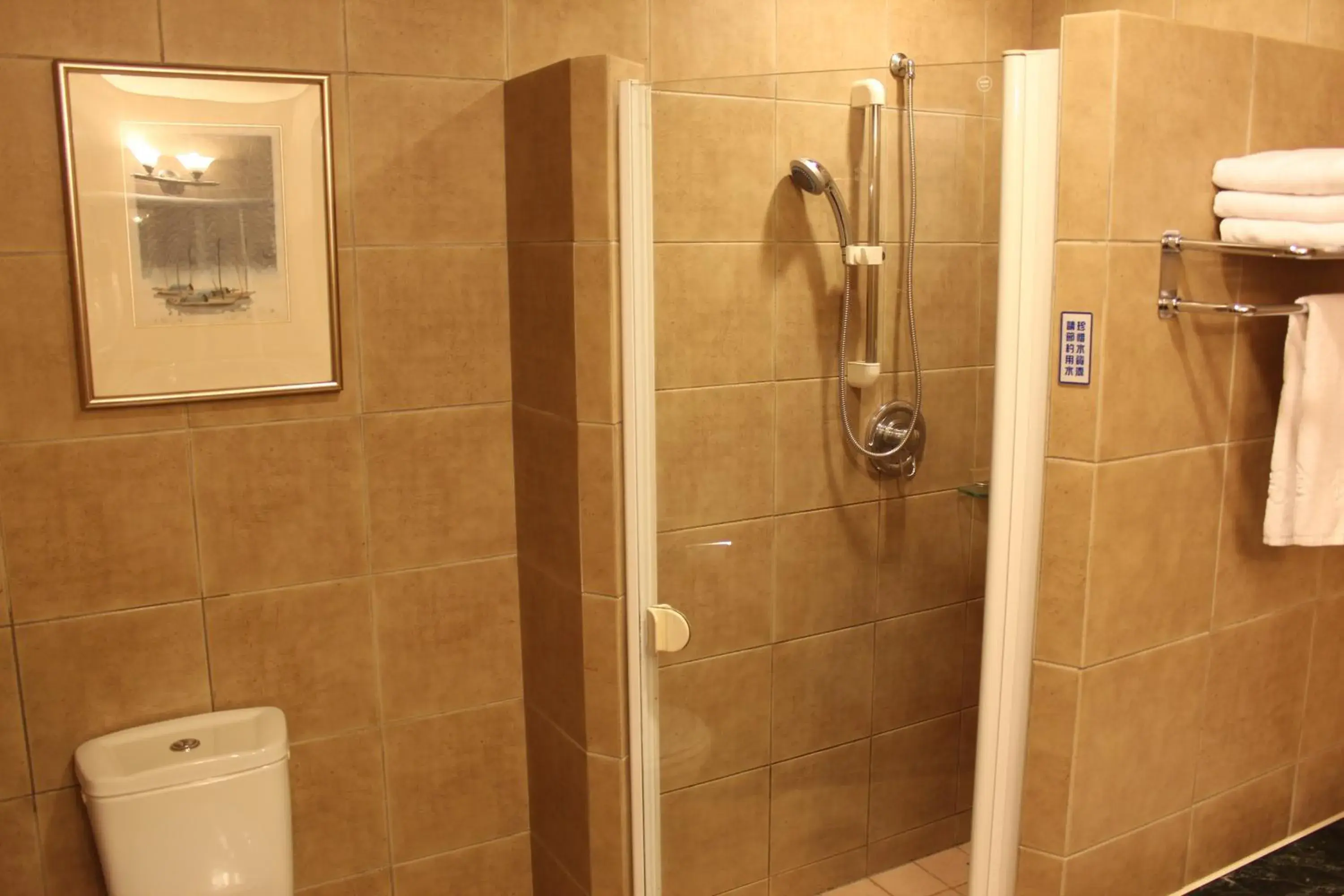 Shower, Bathroom in Wei-Yat Grand Hotel