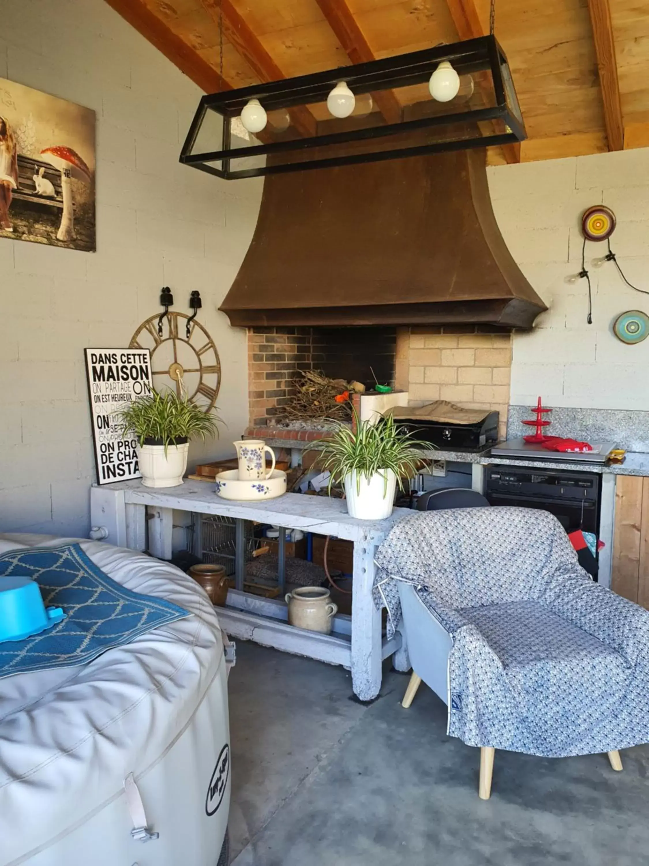 Patio, Kitchen/Kitchenette in A l'Ecole Buissonnière