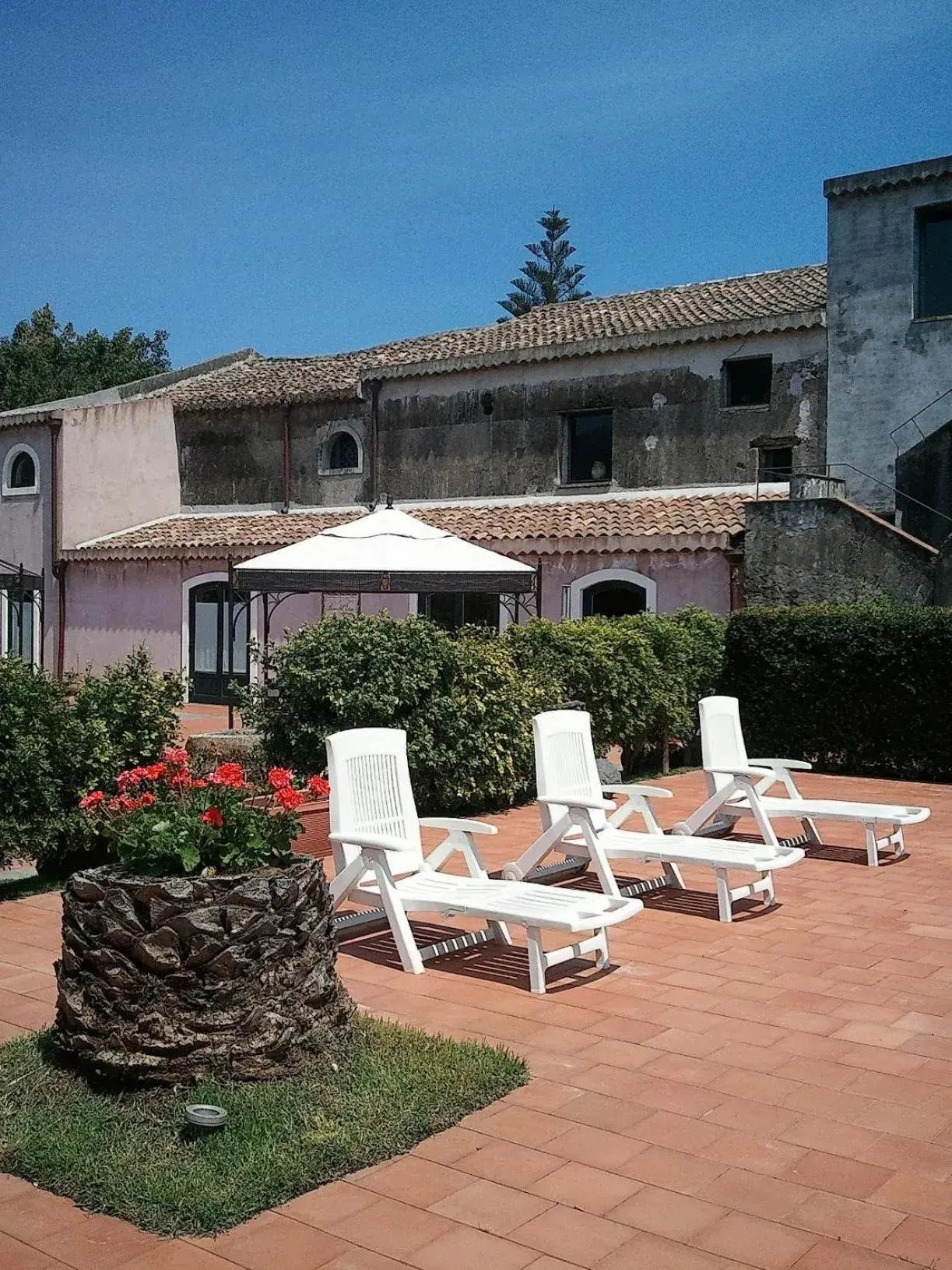 Facade/entrance, Property Building in Etna Hotel