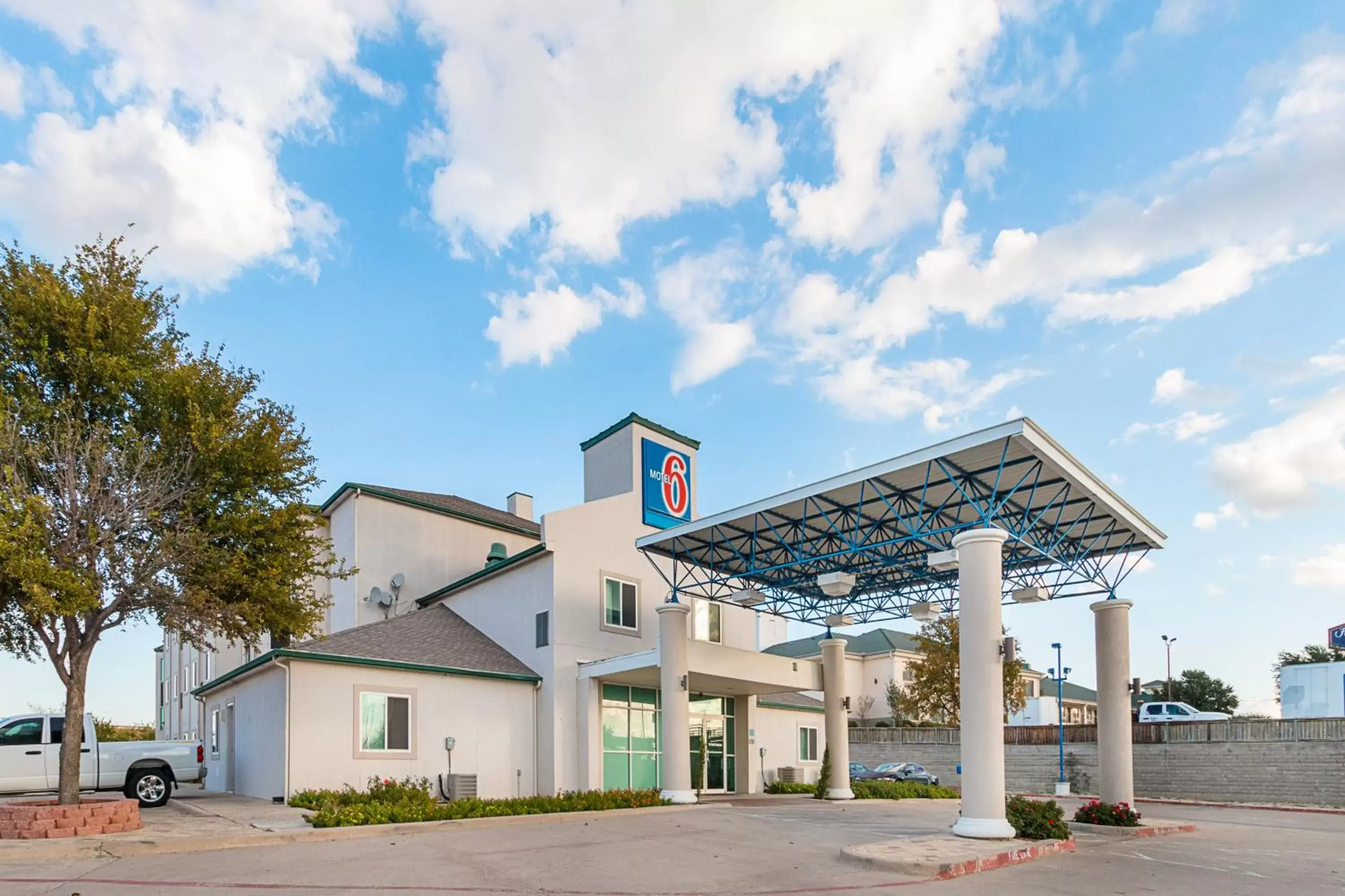 Facade/entrance, Property Building in Motel 6-Weatherford, TX