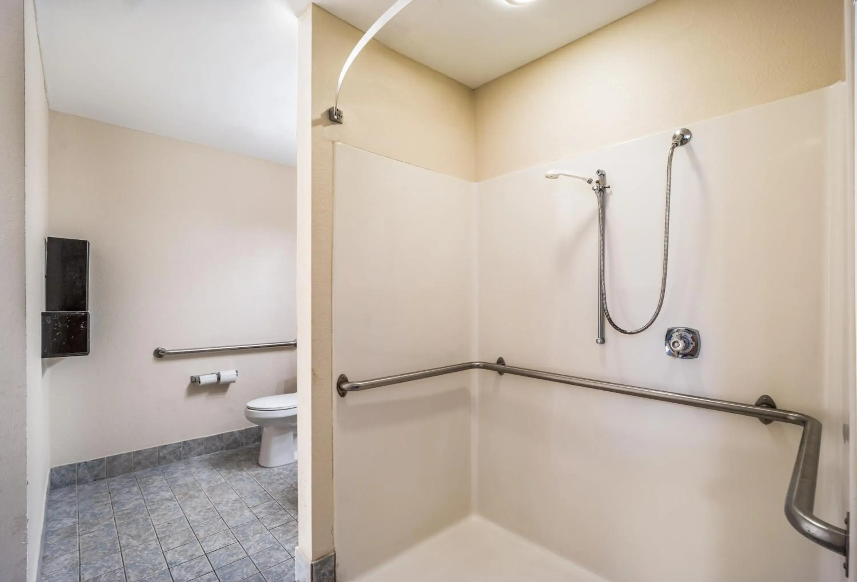 Bathroom in Quality Inn & Suites Fort Gordon