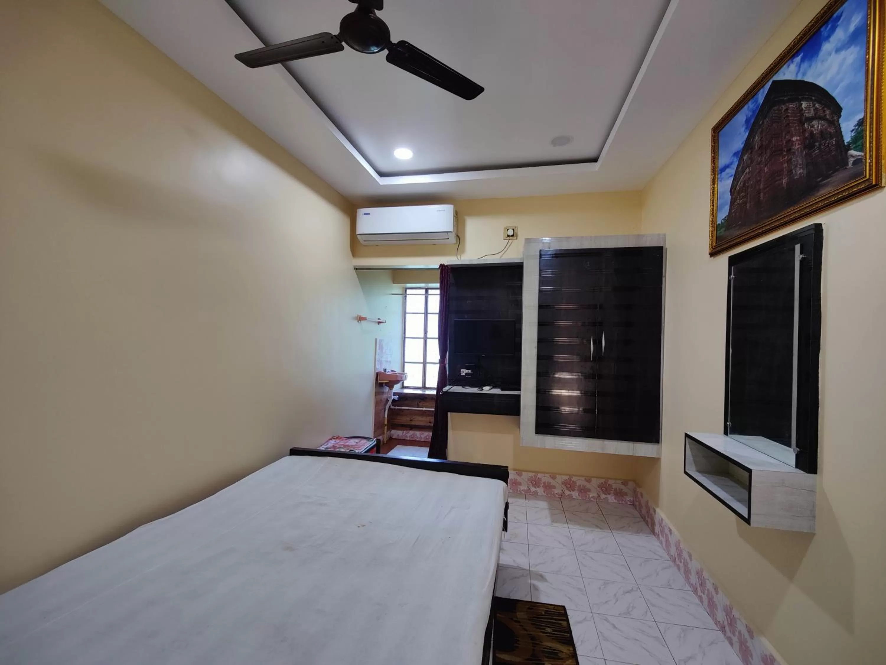 Photo of the whole room in Monalisa Lodge