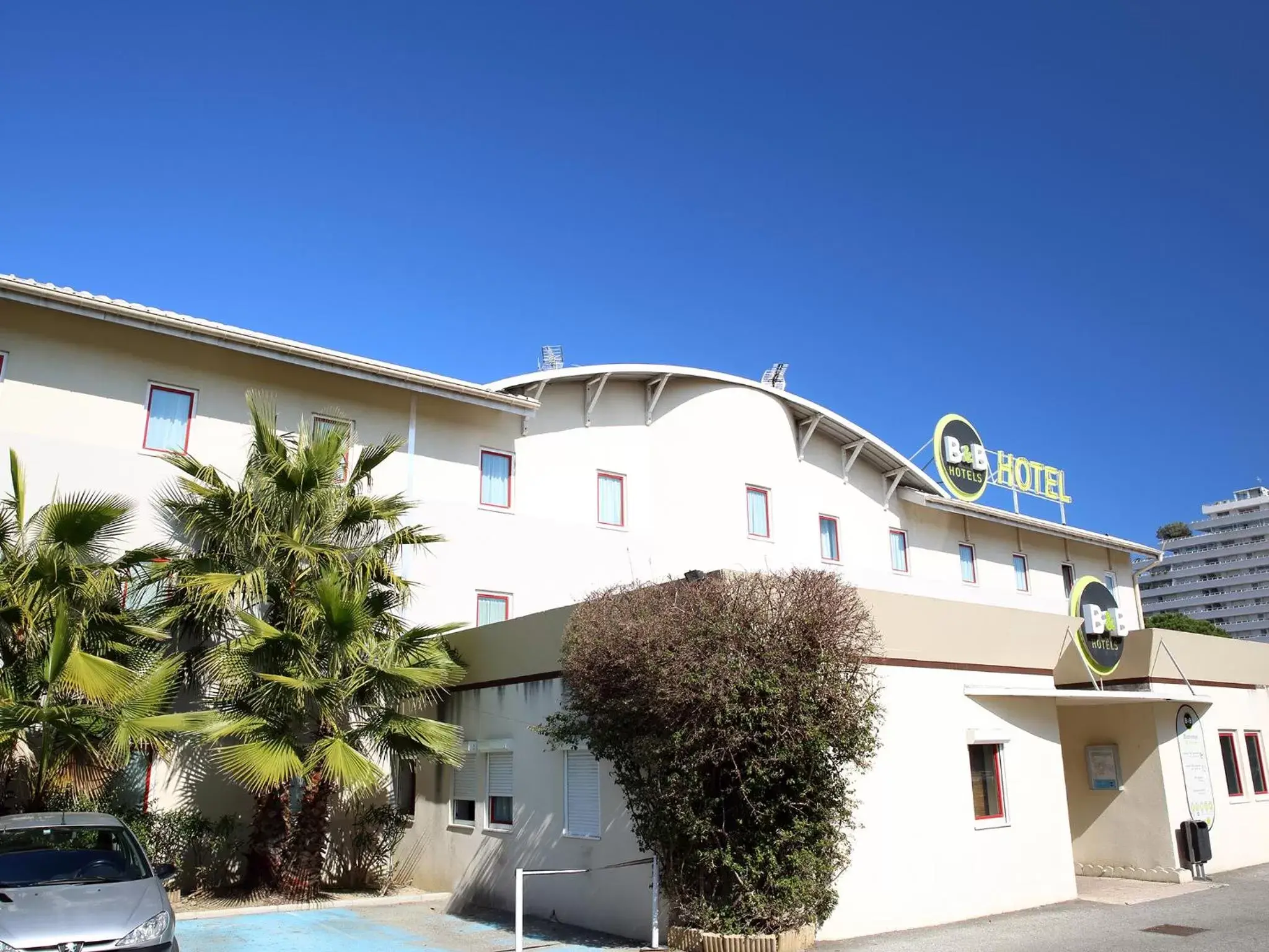 Facade/entrance, Property Building in B&B HOTEL Villeneuve Loubet Plage