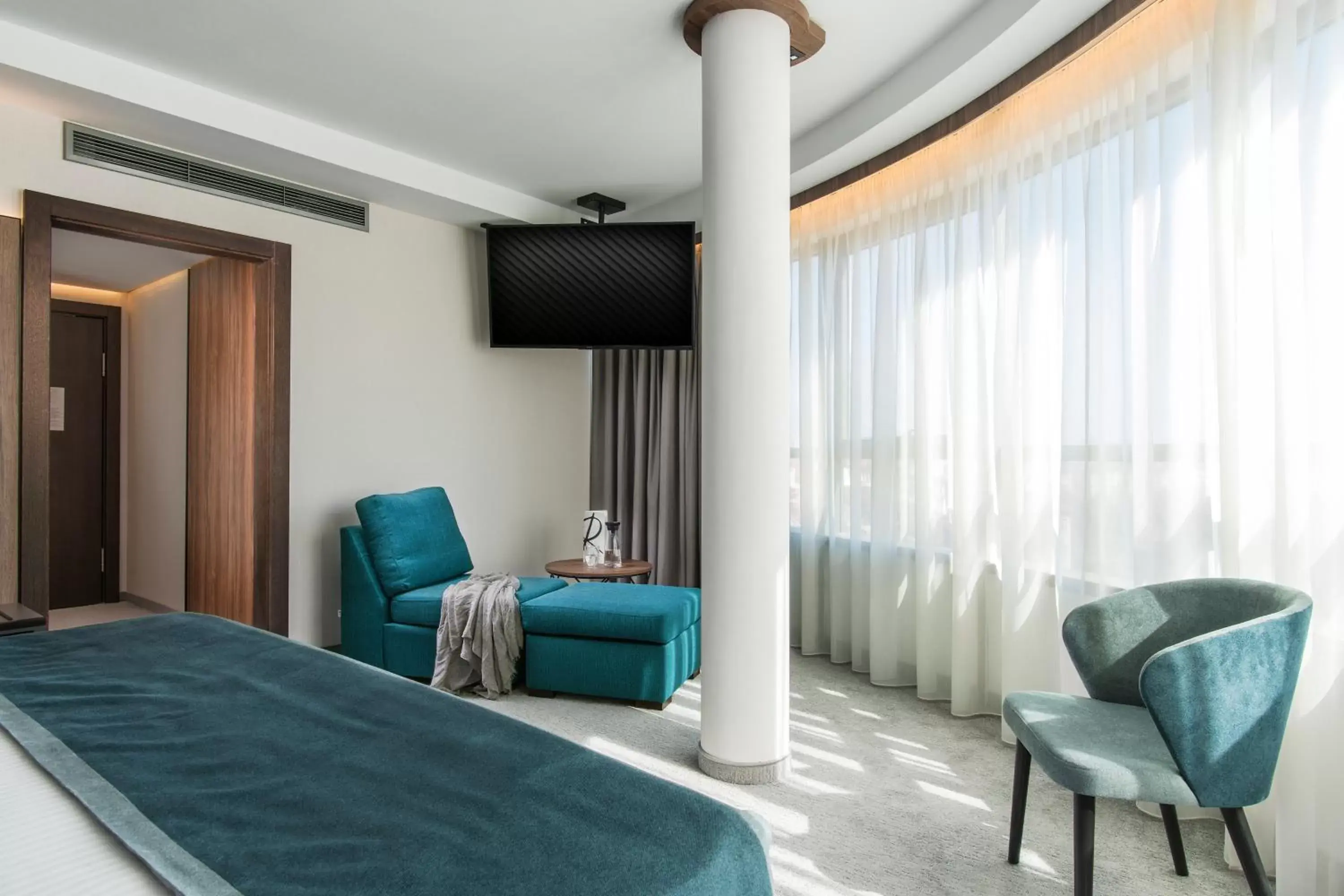 Living room, Bed in Rosslyn Central Park Hotel Sofia Living room, Bed in Rosslyn Central Park Hotel Sofia