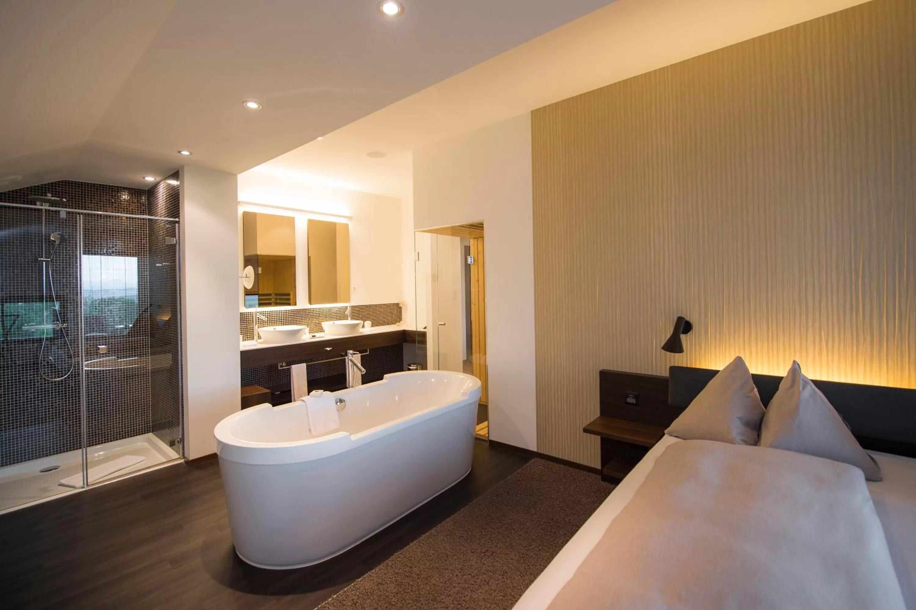 Photo of the whole room, Bed in Wellnesshotel Golfpanorama