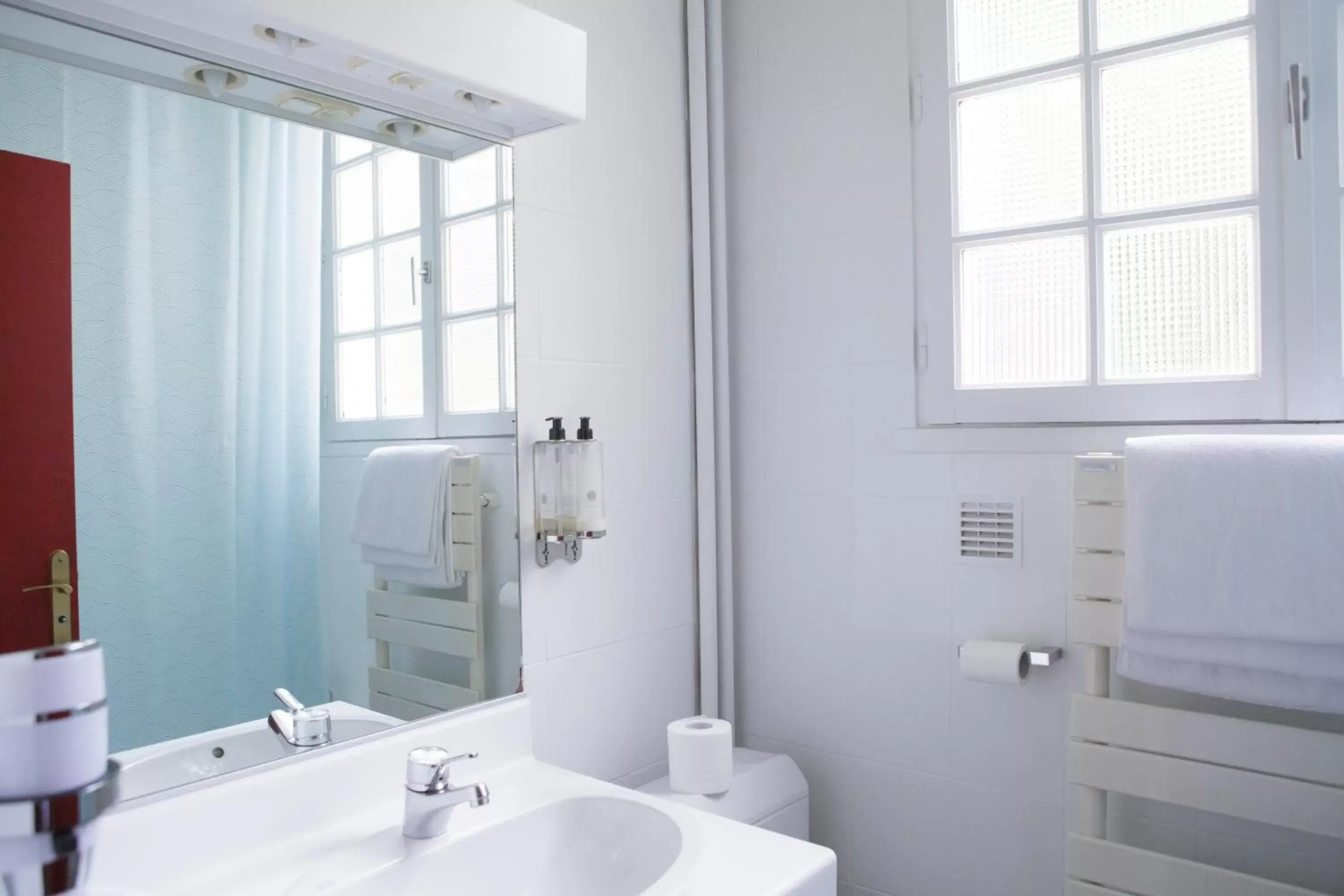 Bathroom in Hôtel d'Angleterre