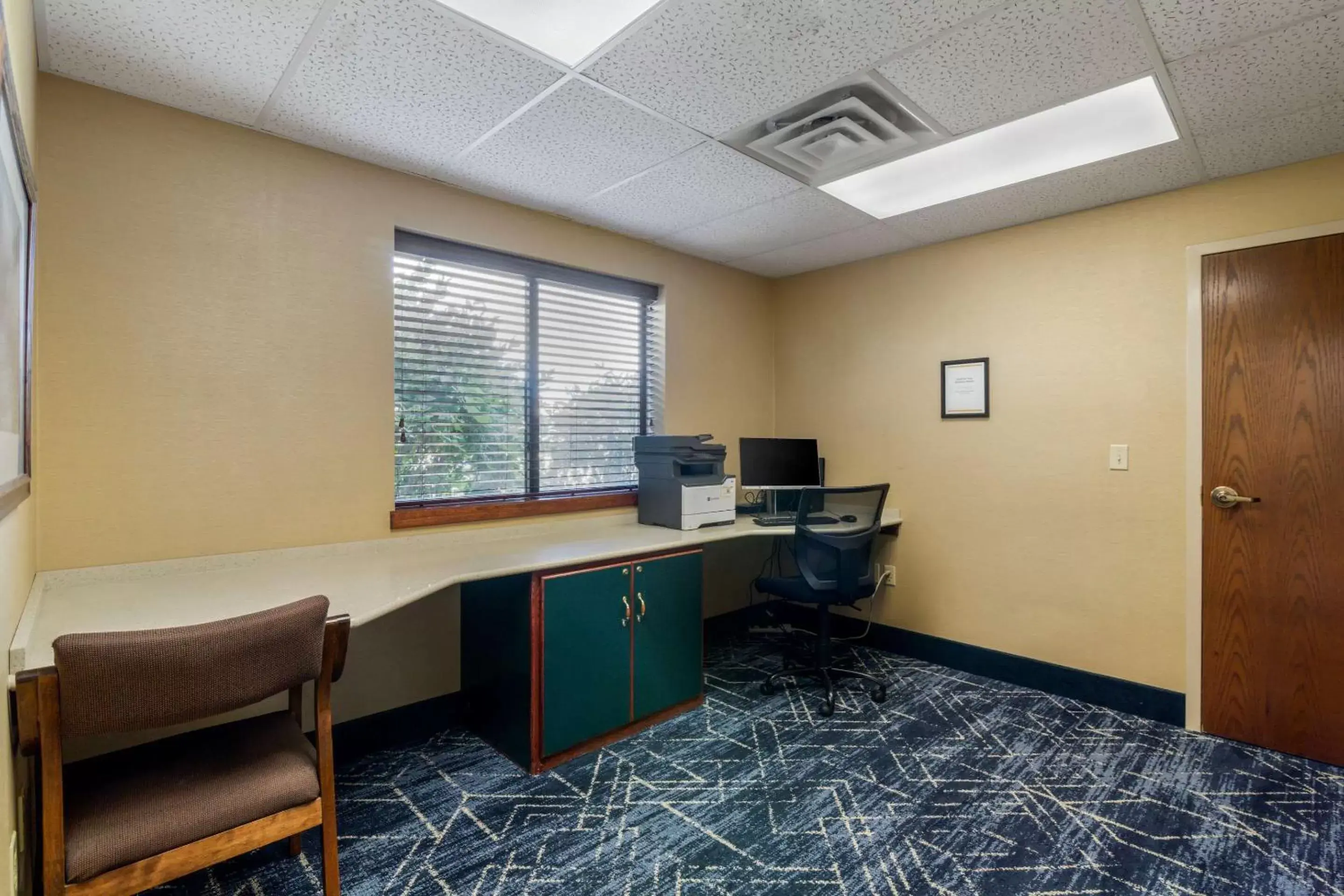 Business facilities, TV/Entertainment Center in Comfort Inn Bismarck