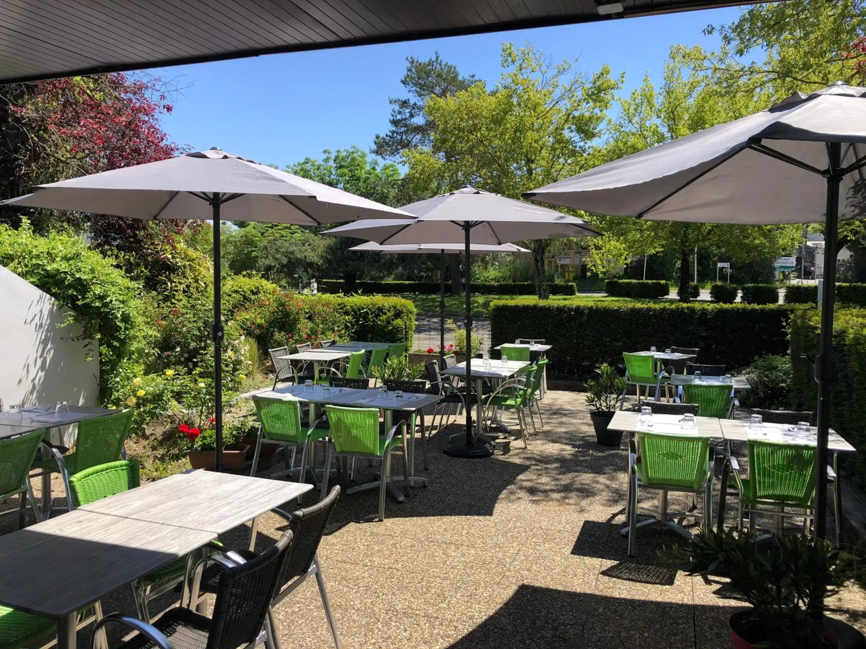 Patio, Restaurant/Places to Eat in Campanile Mulhouse - Illzach Ile Napoléon