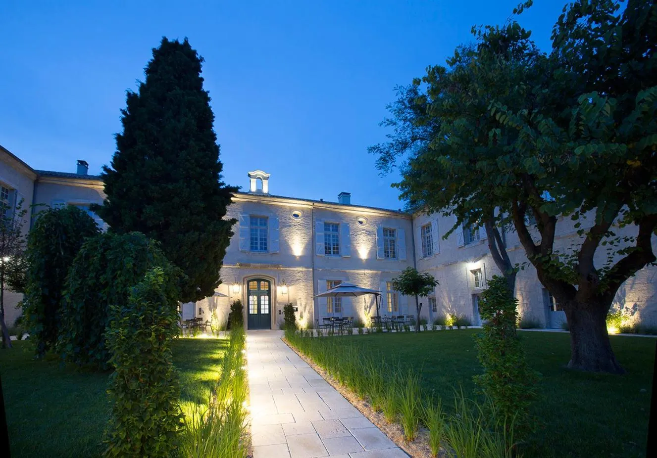 Property building in College des Doctrinaires