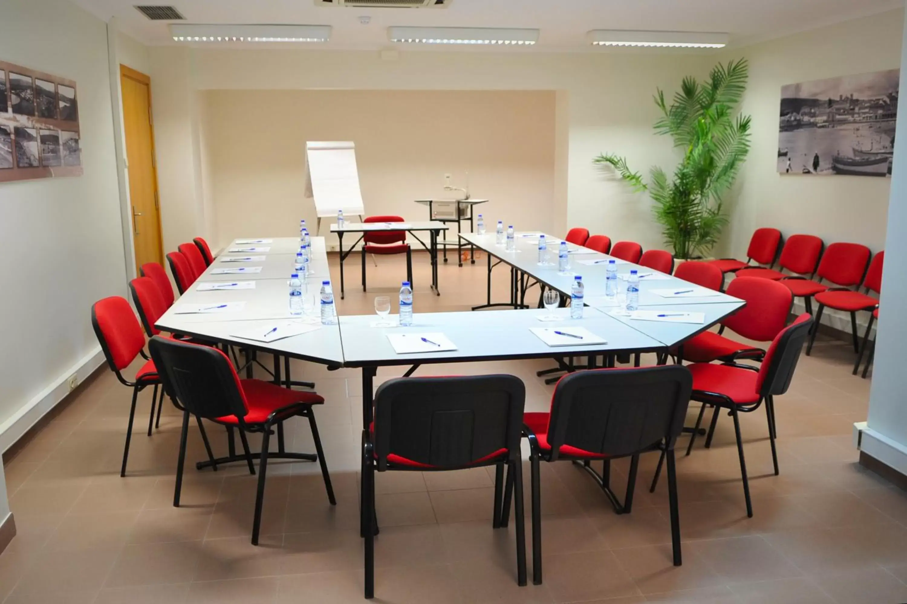 Meeting/conference room in Hotel Varandas do Atlântico by RIDAN Hotels