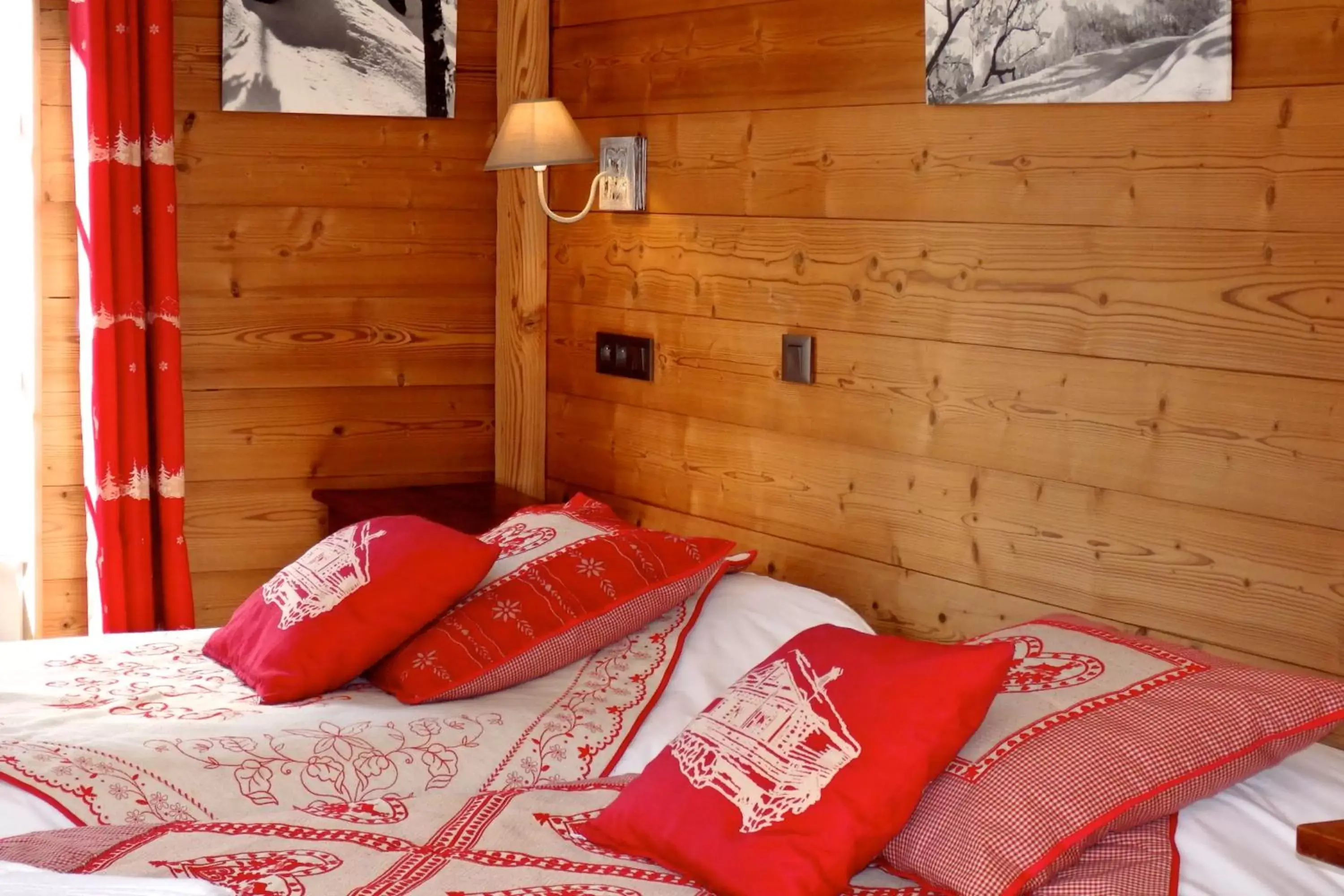 Bedroom, Bed in Hôtel Viallet