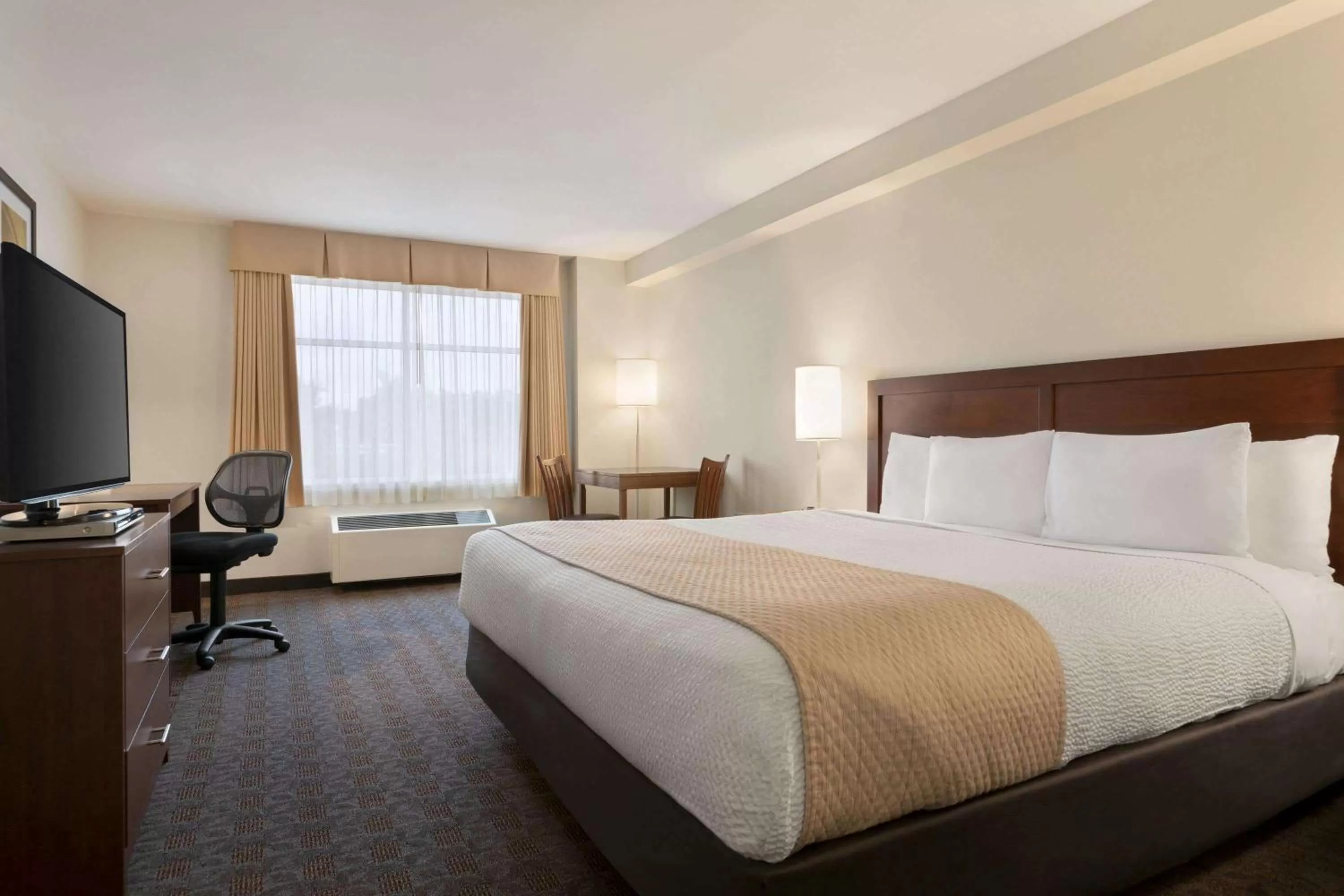 Photo of the whole room, Bed in Days Inn by Wyndham Ottawa Airport