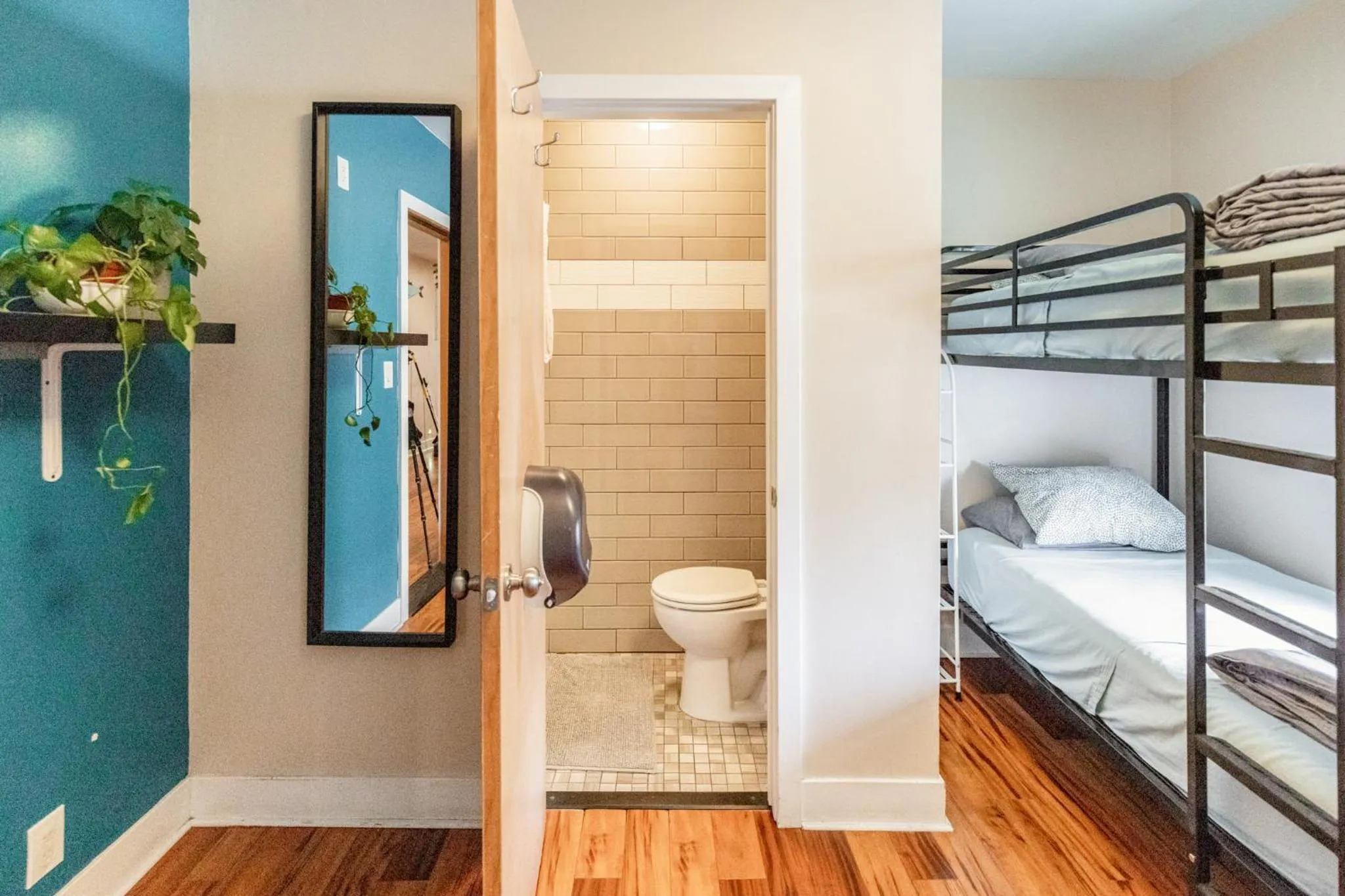 Bathroom, Bed in Samesun Ocean Beach Hotel & Hostel