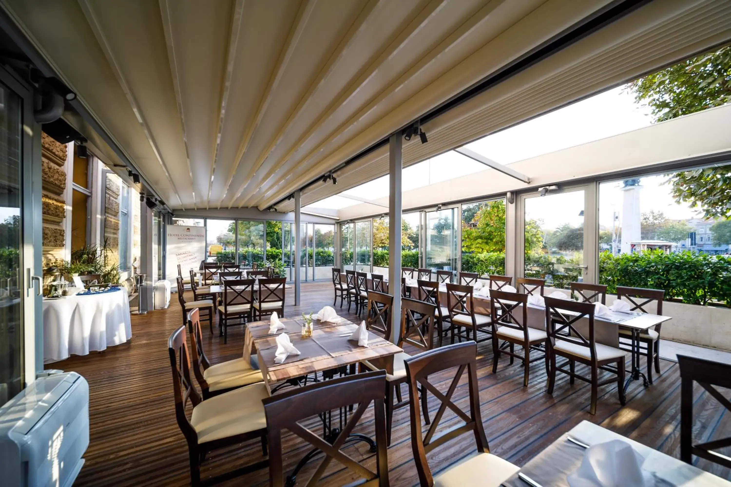 Restaurant/places to eat in Hotel Continental Restaurant/places to eat in Hotel Continental