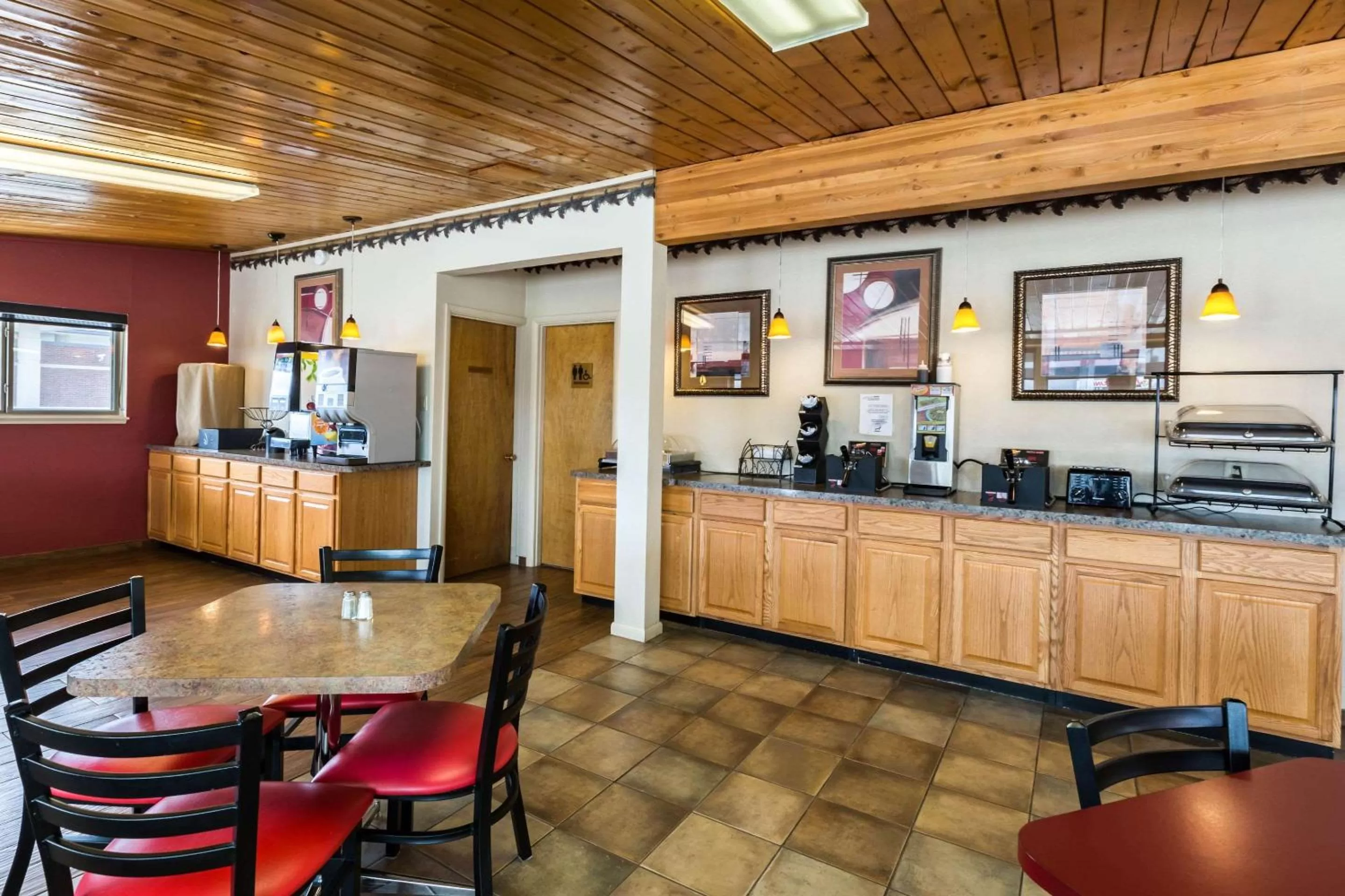 Restaurant/places to eat in Harmony Inn & Suites