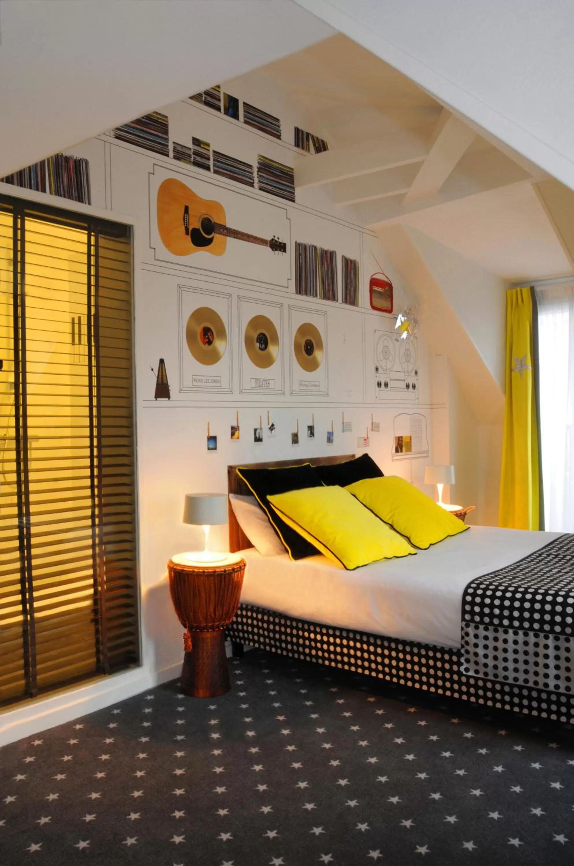 Bedroom, Bed in Hôtel du Triangle d'Or