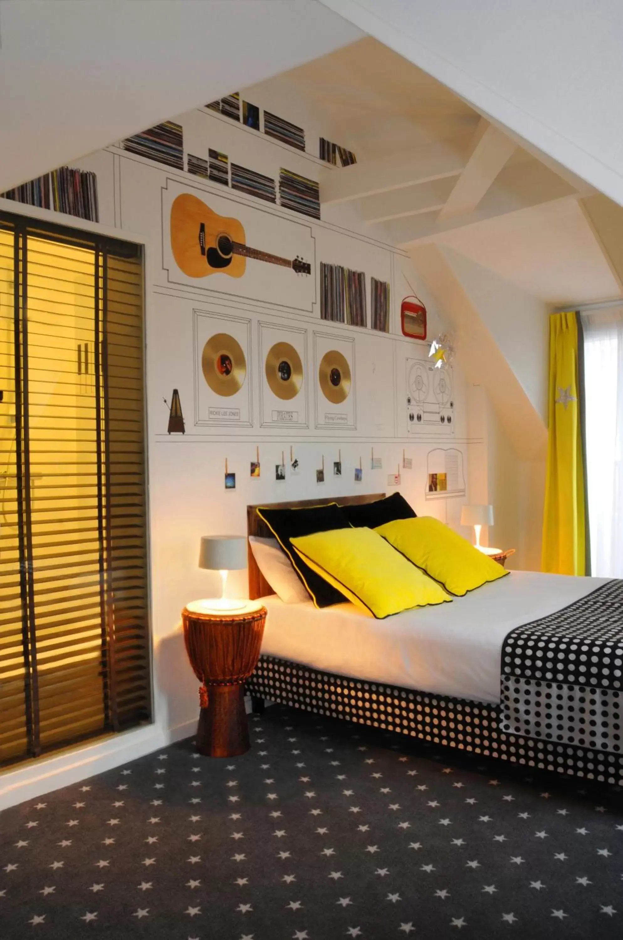 Bedroom, Bed in Hôtel du Triangle d'Or Bedroom, Bed in Hôtel du Triangle d'Or