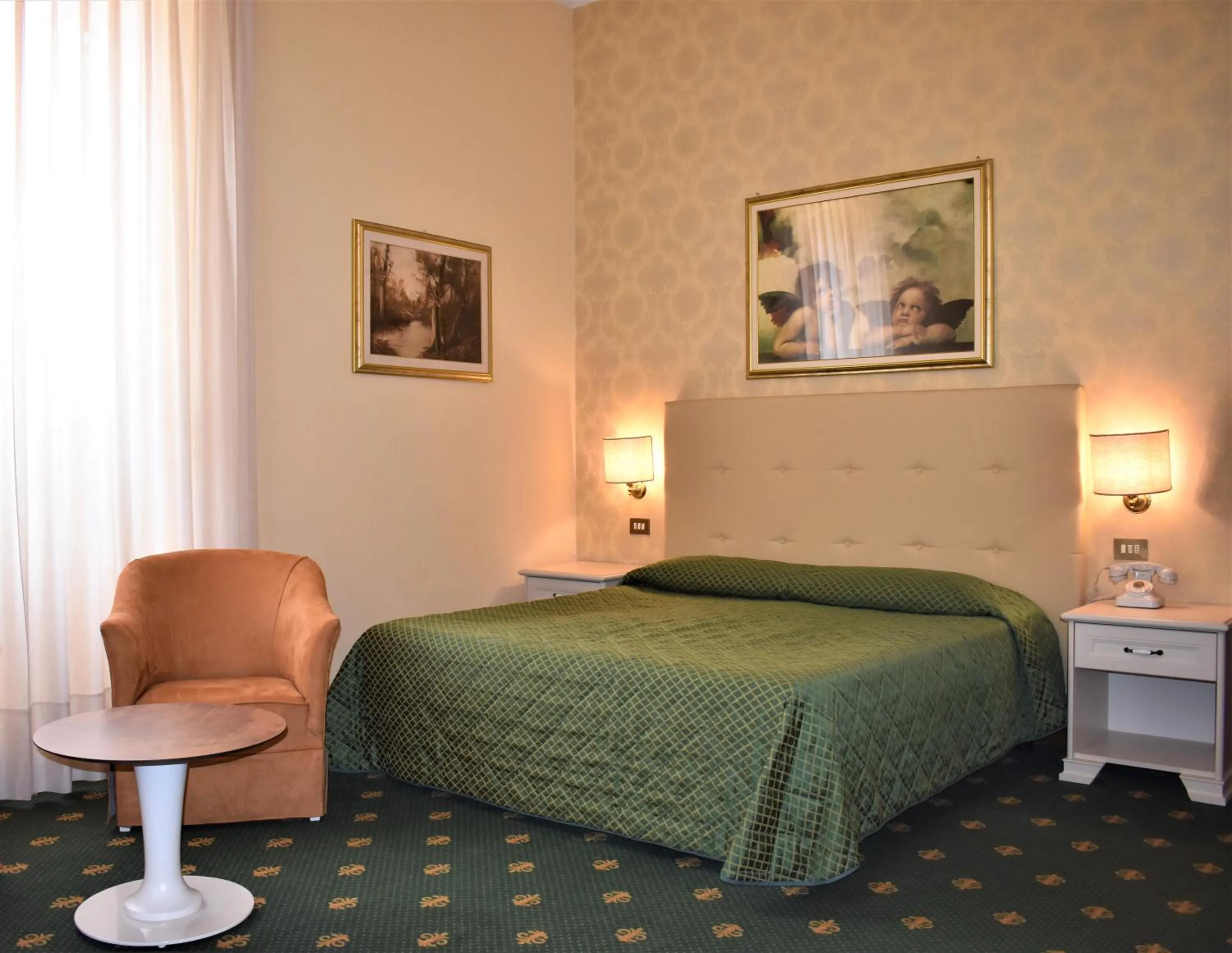Bedroom, Bed in Grand Hotel Plaza & Locanda Maggiore