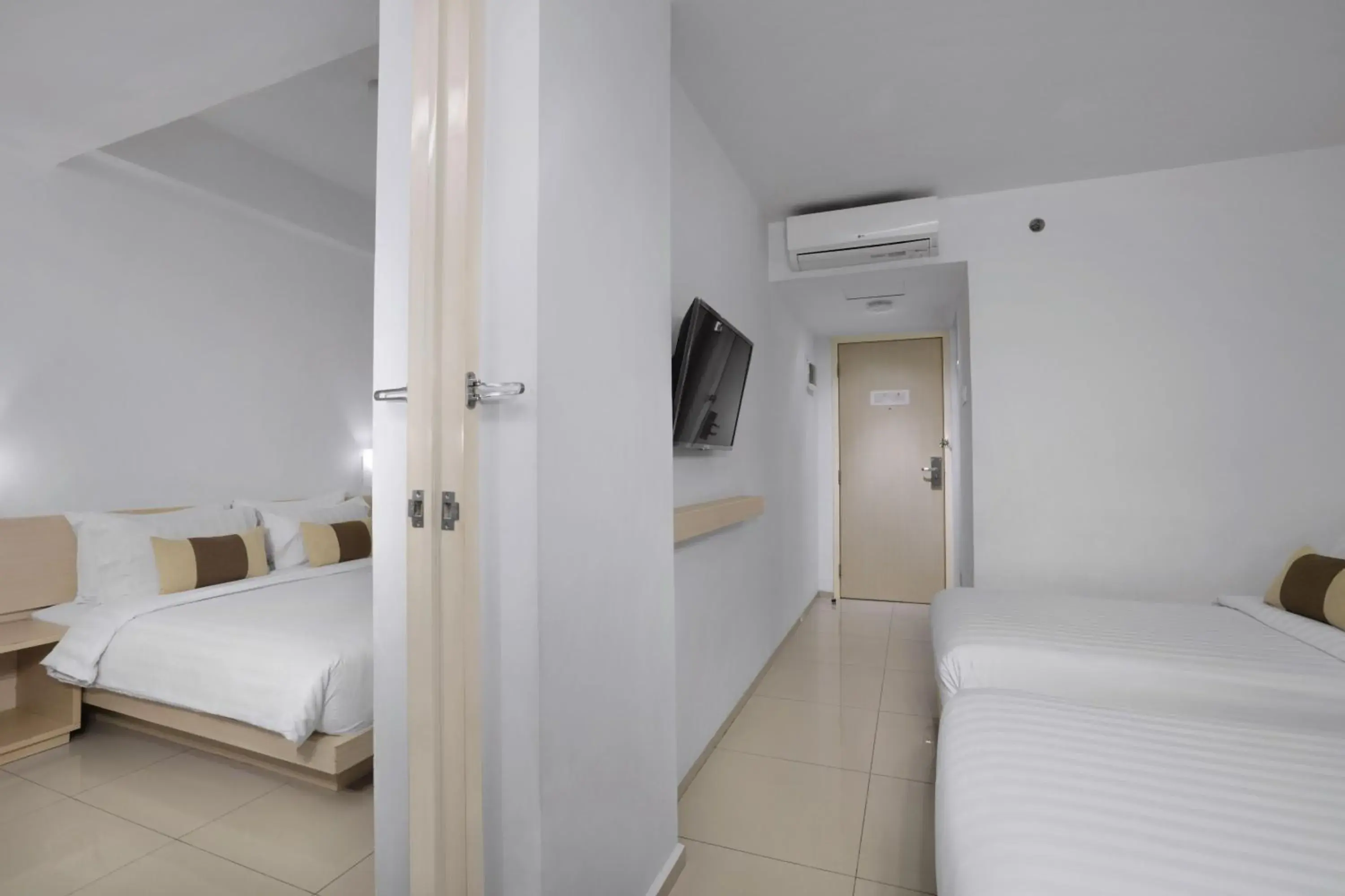 Bedroom, Bed in Zuri Express Palembang