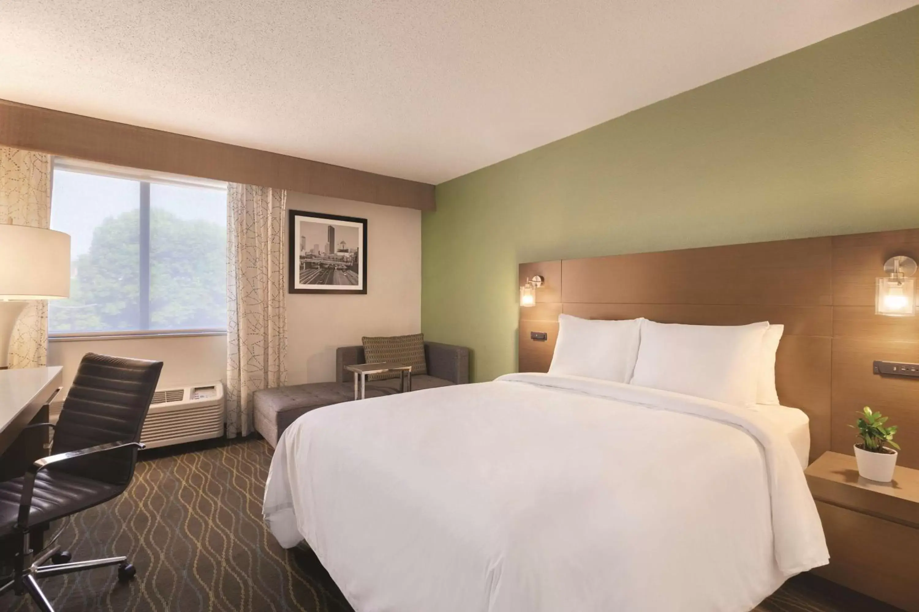 Photo of the whole room, Bed in Radisson Hotel Grand Rapids Riverfront