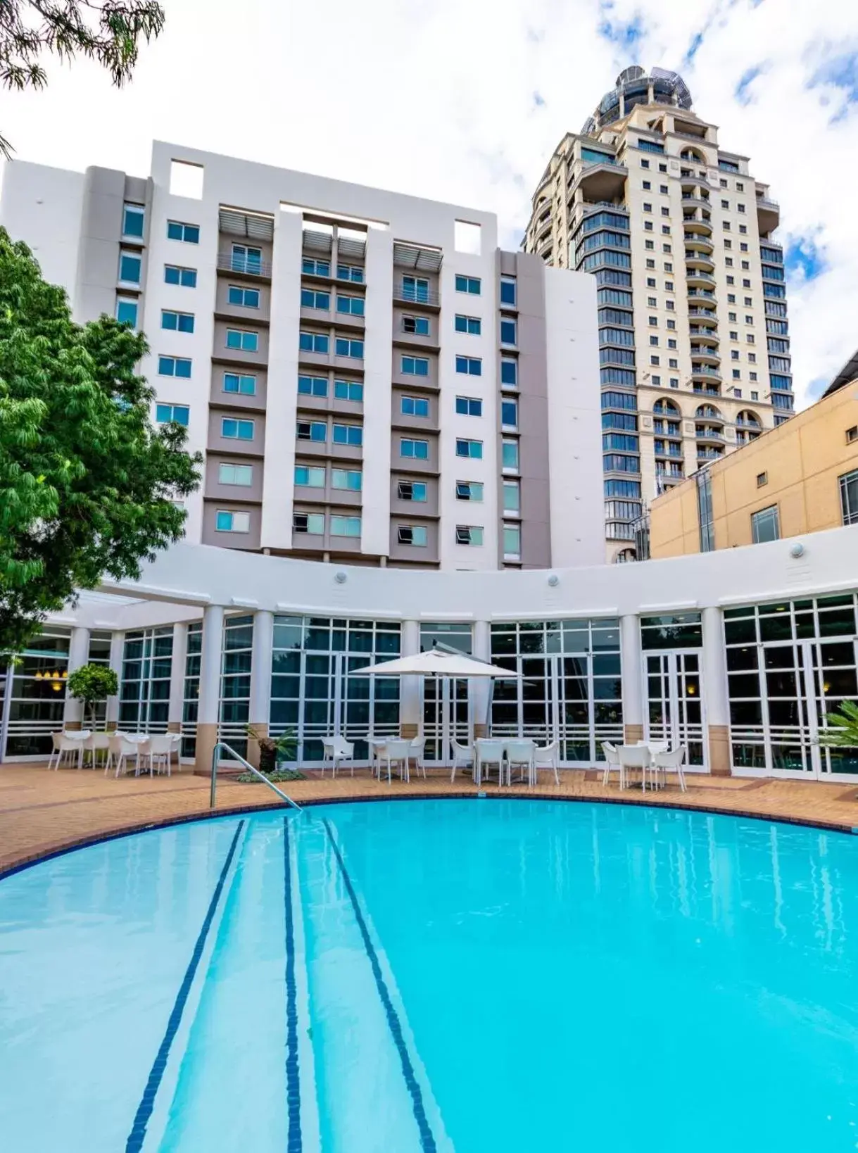 Property building, Swimming Pool in Garden Court Sandton City